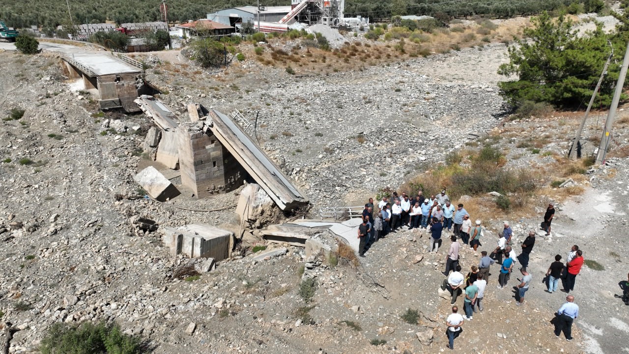 Balıkesir'de Yıkılan Köprünün Yeniden Yapılması Talep Ediliyor2