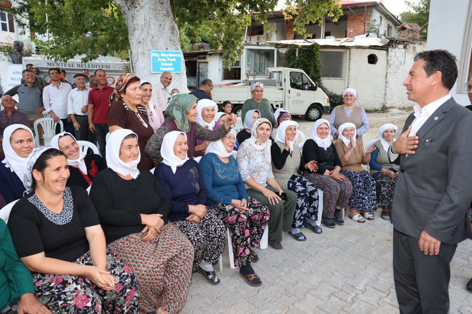 Başkan Aras Menteşe’de Vatandaşlarla Buluştu (2)