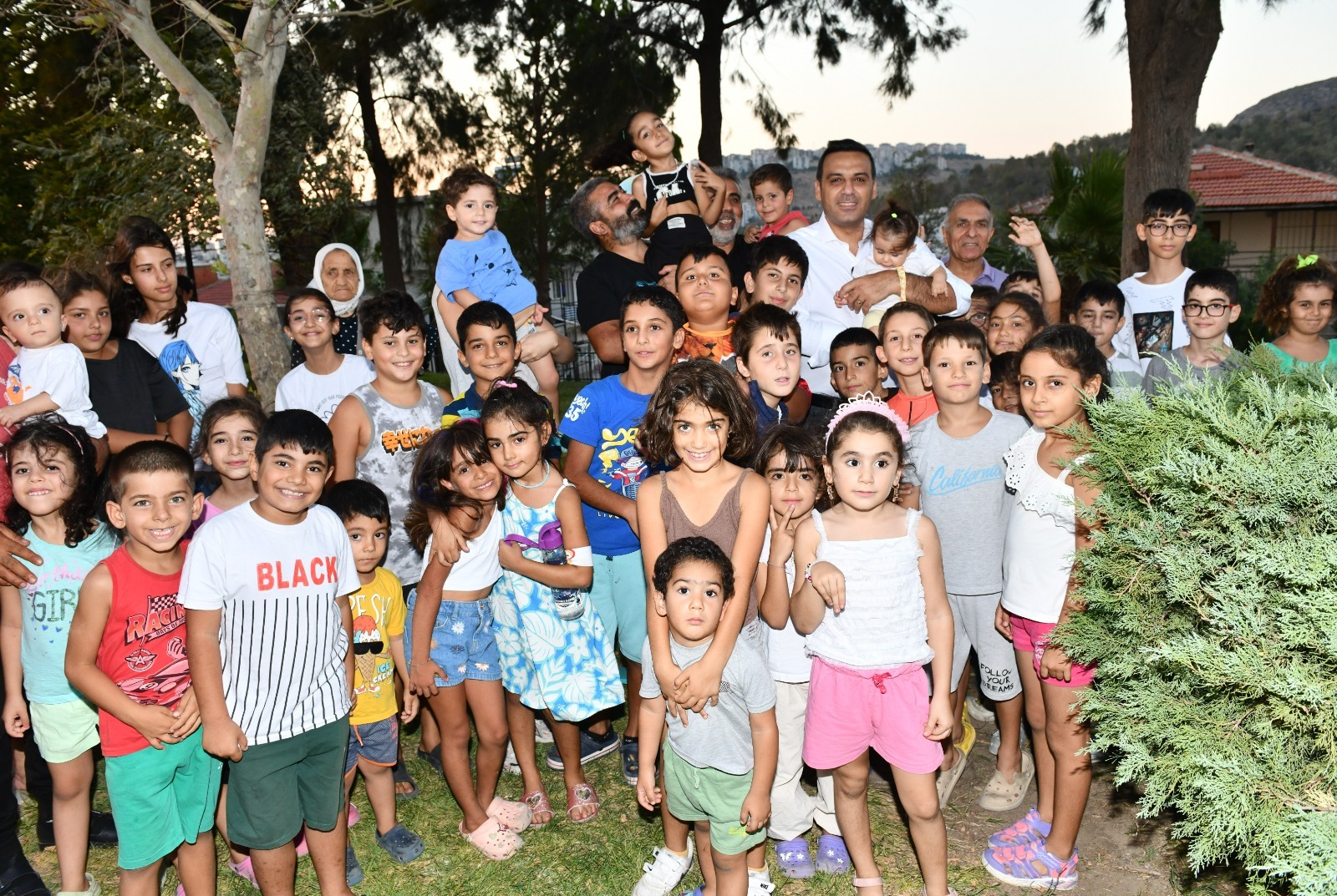 Başkan Yıldız’dan Çocuklara Sürpriz Ziyaret (1)