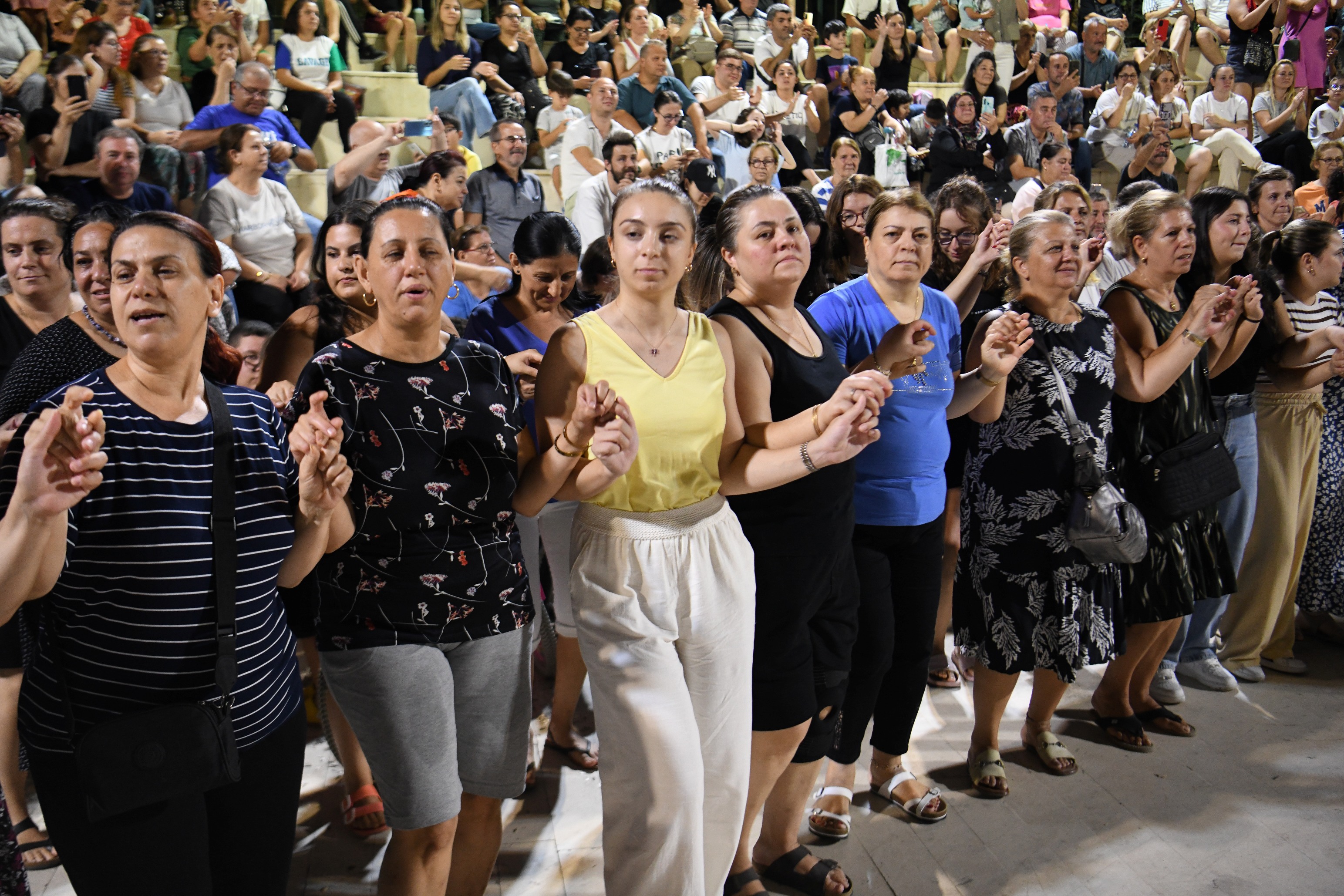 Bornova Yaz Dinletileri’nde Grup Balkanot Rüzgarı1