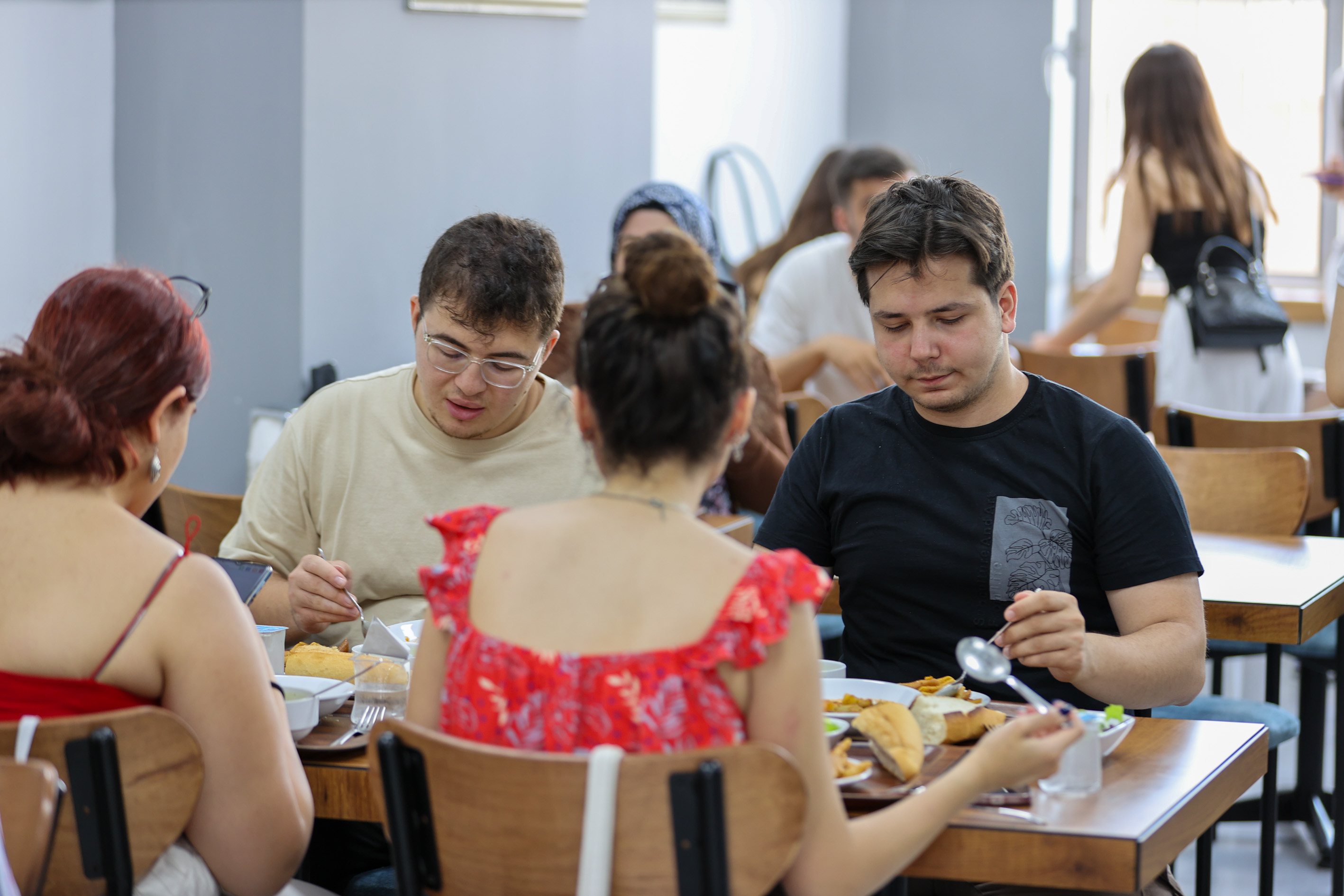 Buca Belediyesi Askıda Yemek Uygulamasını Hayata Geçirdi01