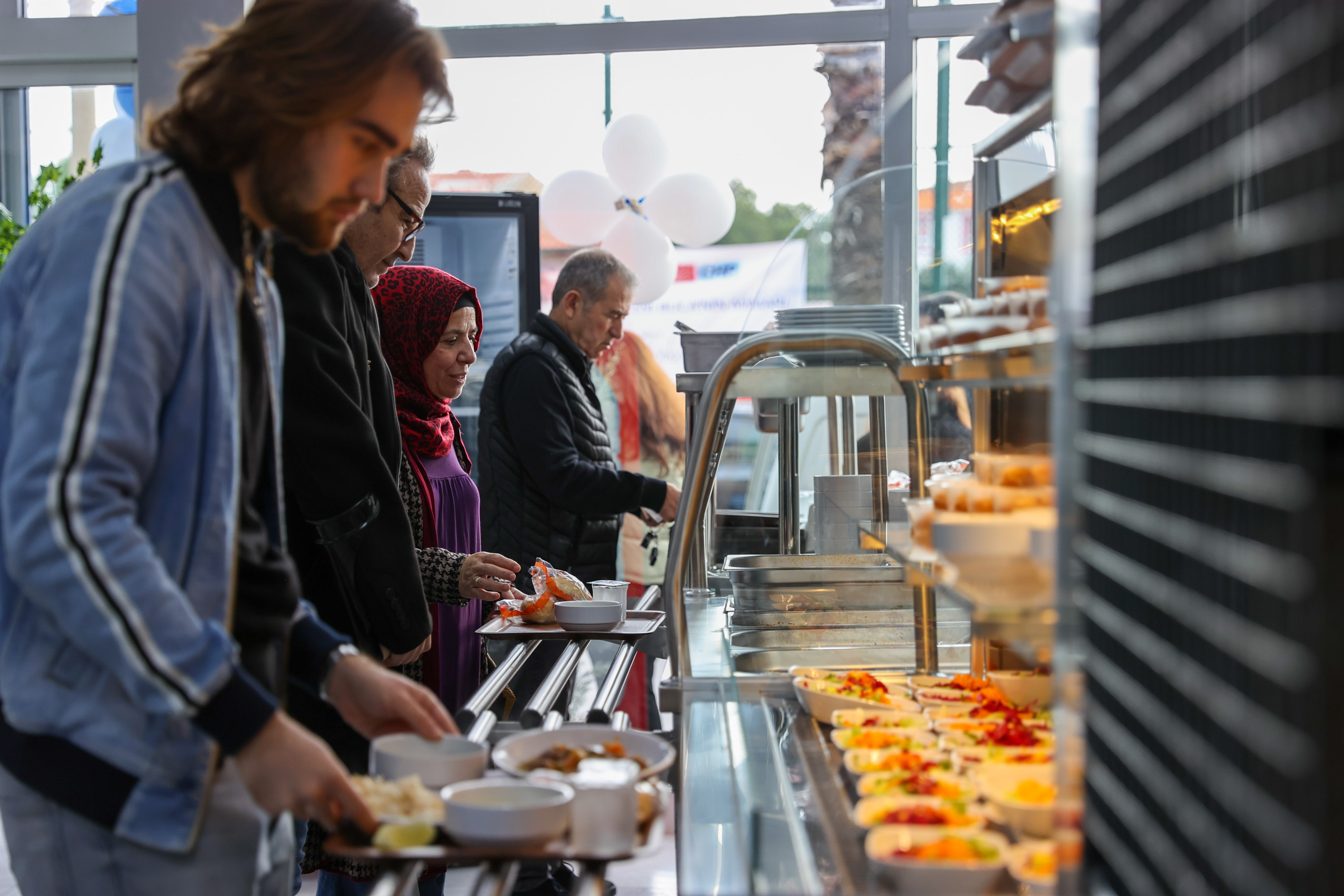 Buca Belediyesi Askıda Yemek Uygulamasını Hayata Geçirdi2