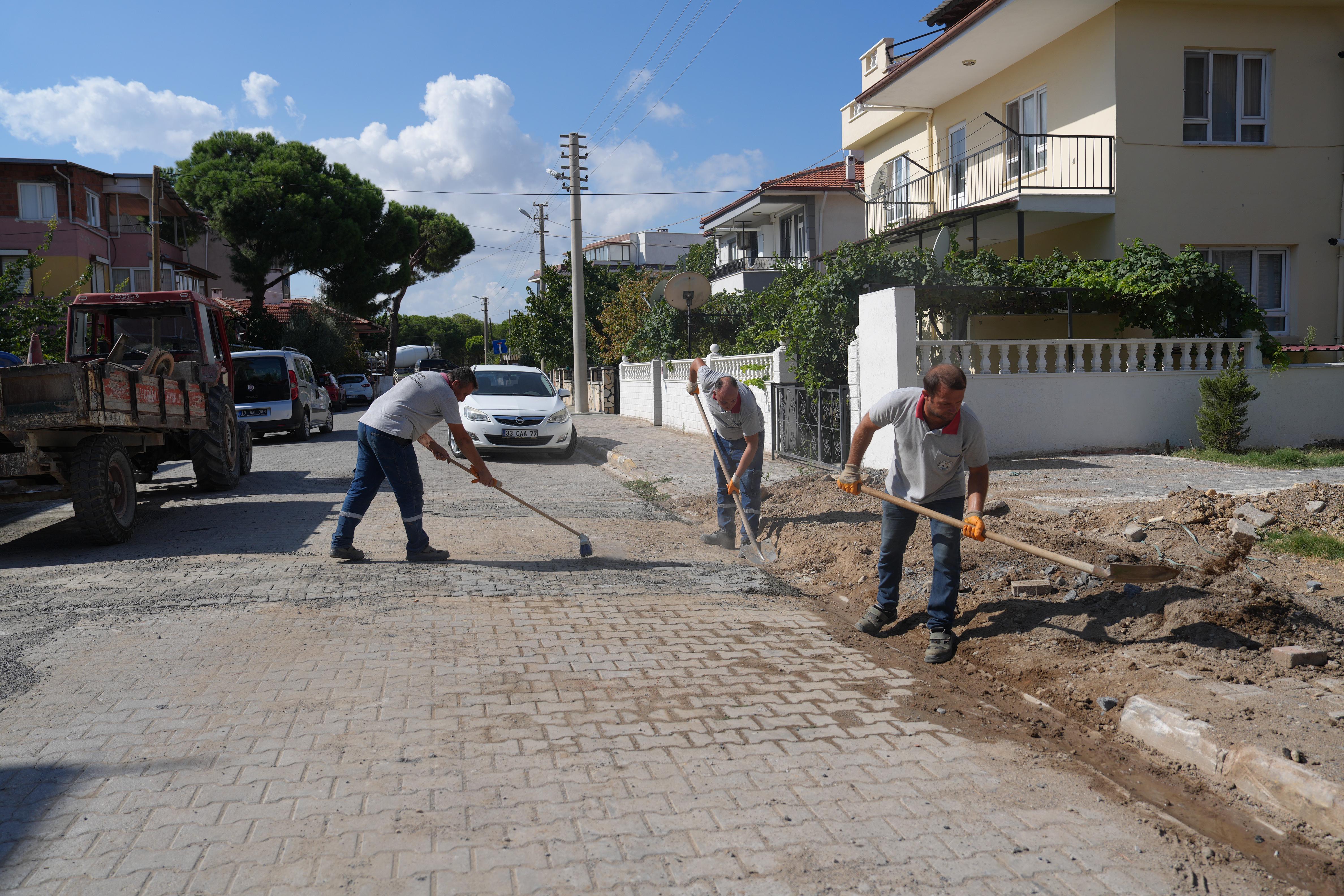 Burhaniye'de Yoğun Yol Bakım Çalışmaları Devam Ediyor (3)