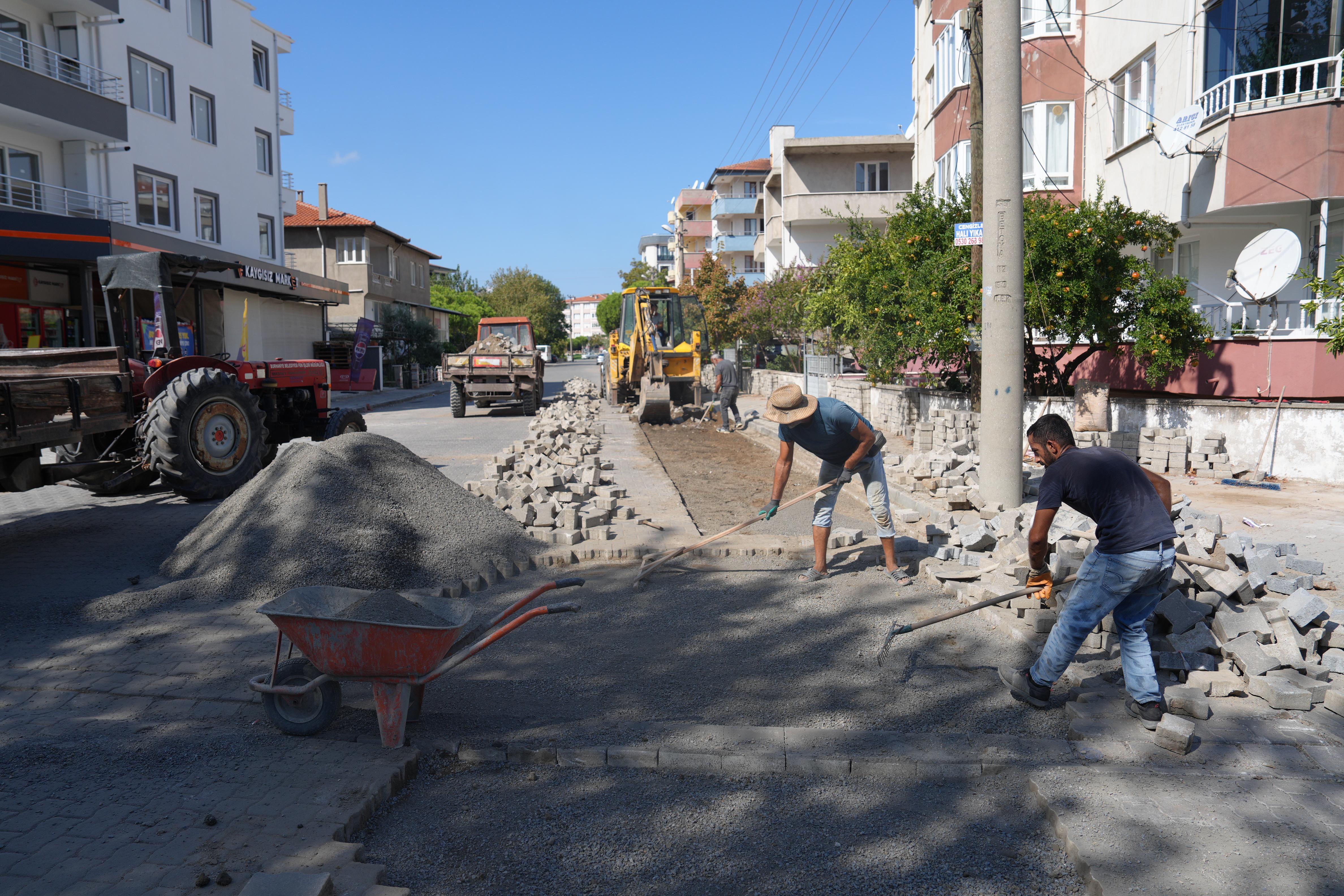 Burhaniye'de Yoğun Yol Bakım Çalışmaları Devam Ediyor (5)