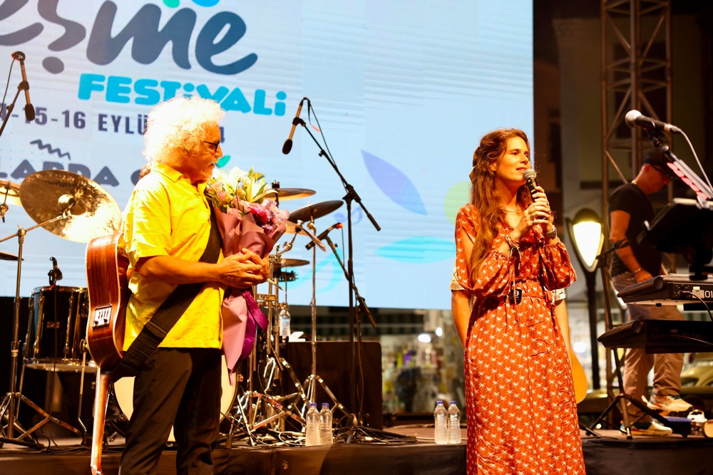 Cesme Festivali Yeni Türkü Ile Görkemli Bir Final Yaptı4 (1)