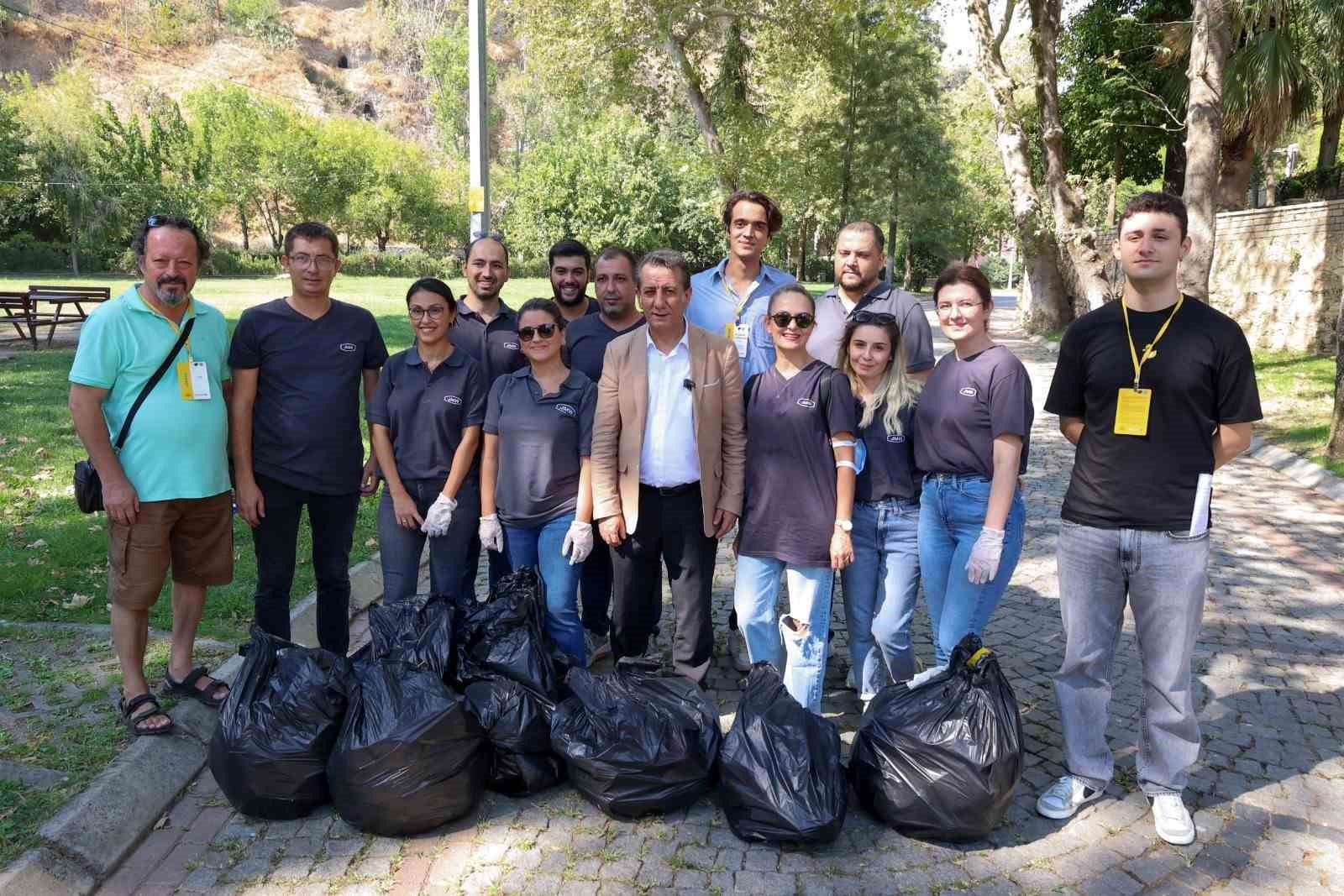 Efeler, Dünya Temizlik Günü’nde Parladı!