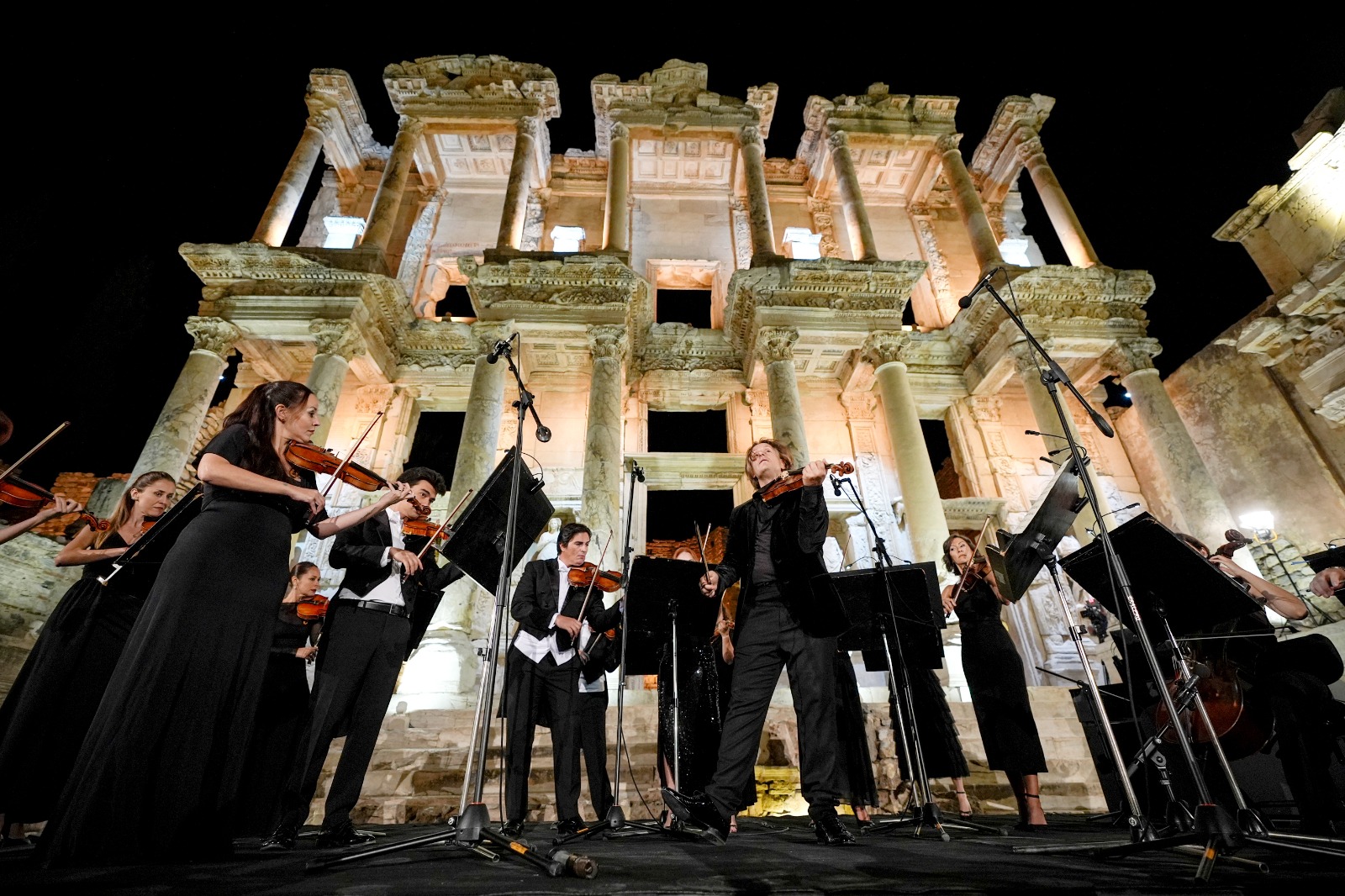 Efes Antik Kenti'nde Unutulmaz Bir Gece Gece Müzeciliği Konser Serisi (1)