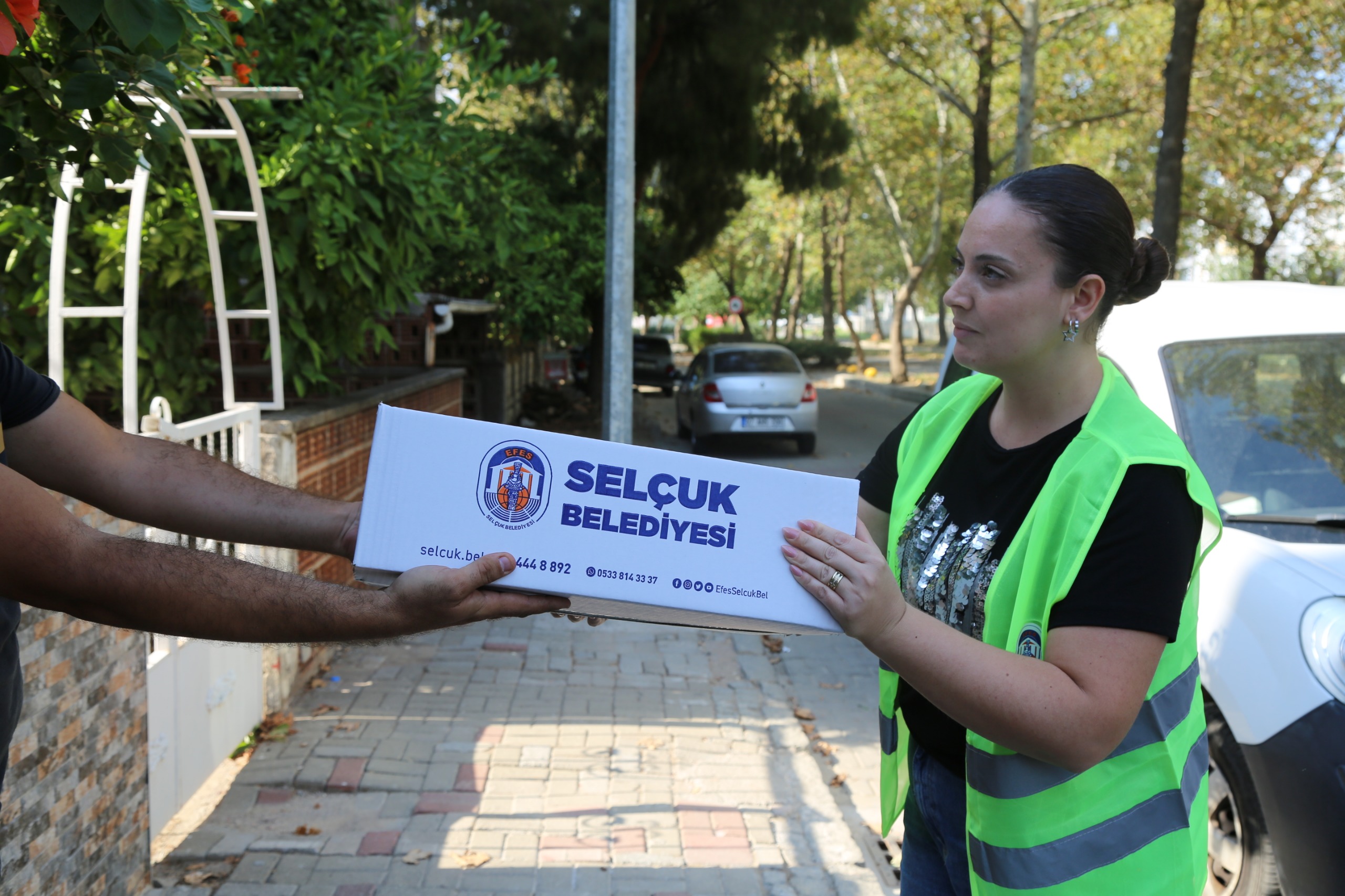 Efes Selçuk Belediyesi’nden Beslenme Çantalarına Destek