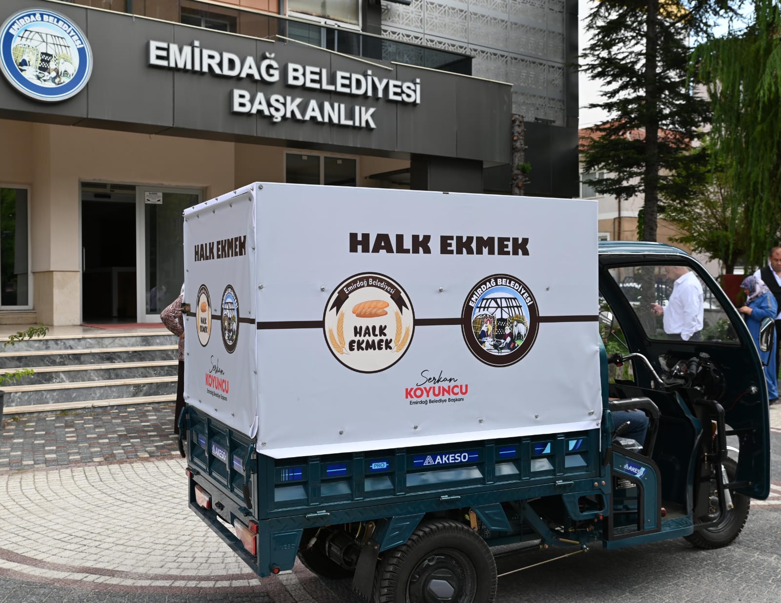 Emirdağ Belediyesi Halk Ekmek Hizmetine Yeni Araç Katıldı