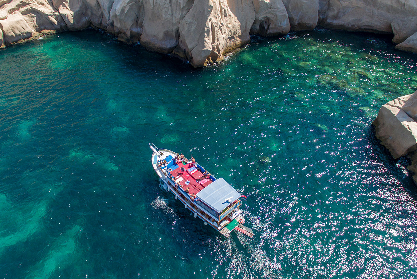 Foça’da Tekne Turuna Katılın Ve Siren Kayalıklarını Görün