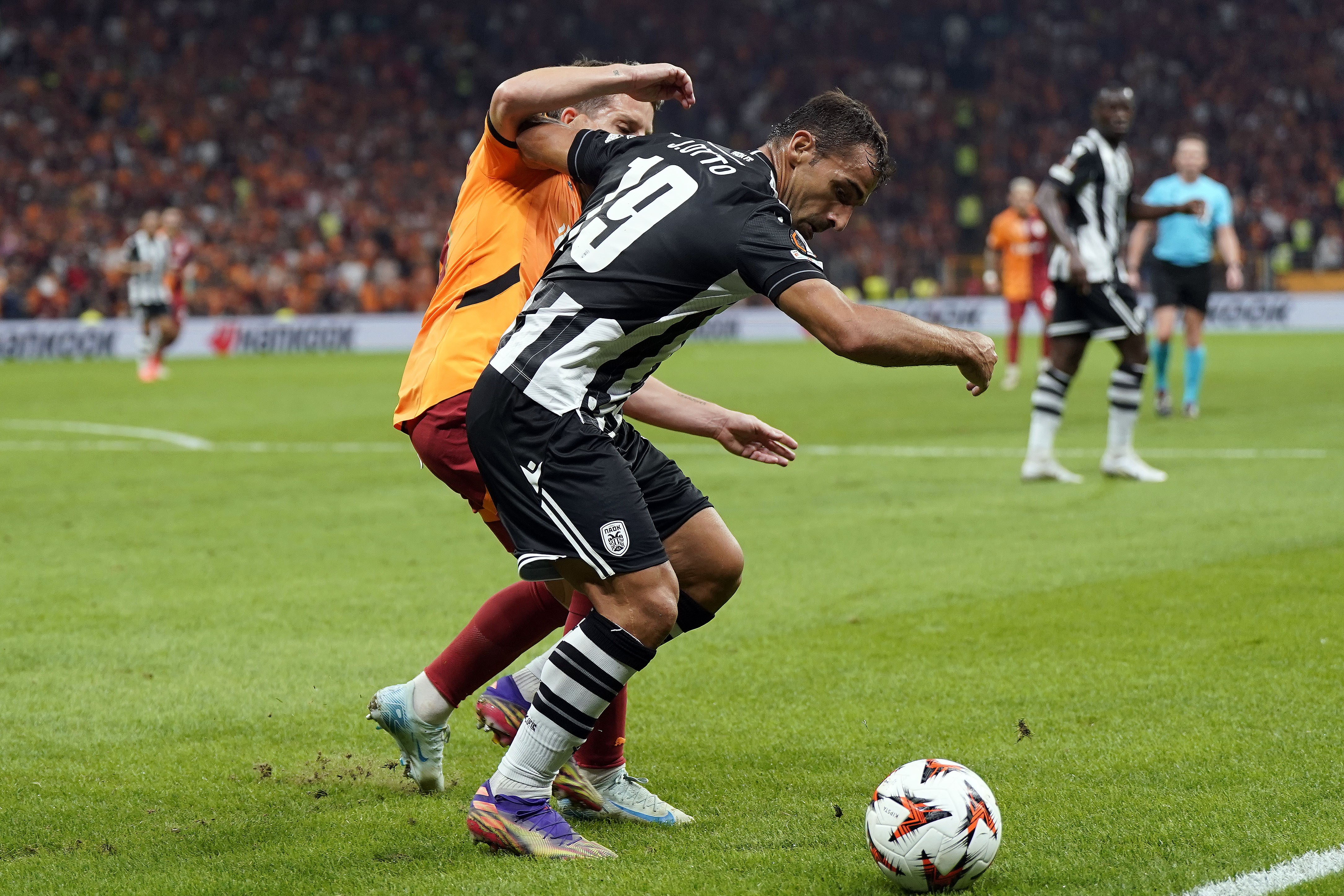 Galatasaray, Paok Karşısında Ilk Yarıda Kilidi Açamadı0