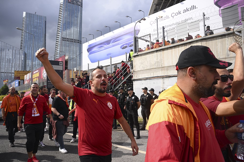 Galatasaraylı Taraftarlar Derbi Için Yola Çıktı 3