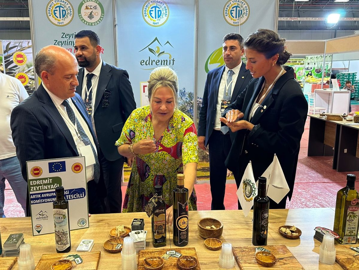 Gastronomi Fuarı'nda Sahrap Soysal'dan Edremit Standına Ziyaret0