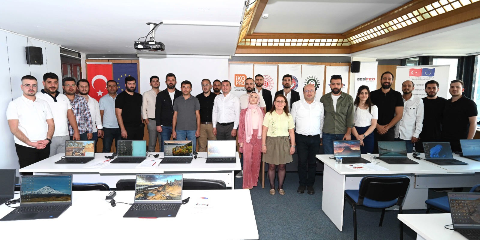 Geleceğin Meslekleri Semineri Denizli'de Yoğun Ilgi Gördü (2)-1