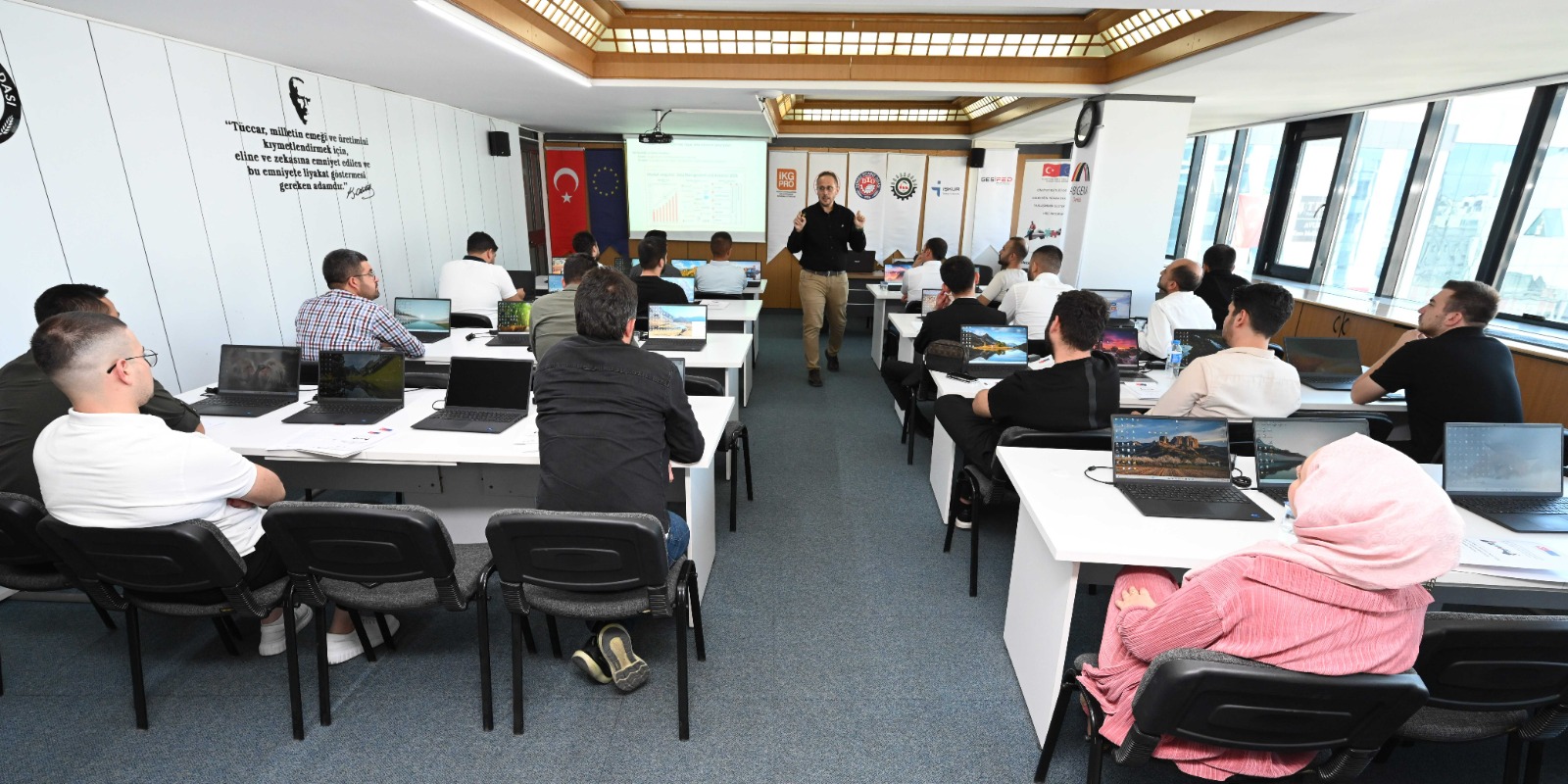 Geleceğin Meslekleri Semineri Denizli'de Yoğun Ilgi Gördü (3)