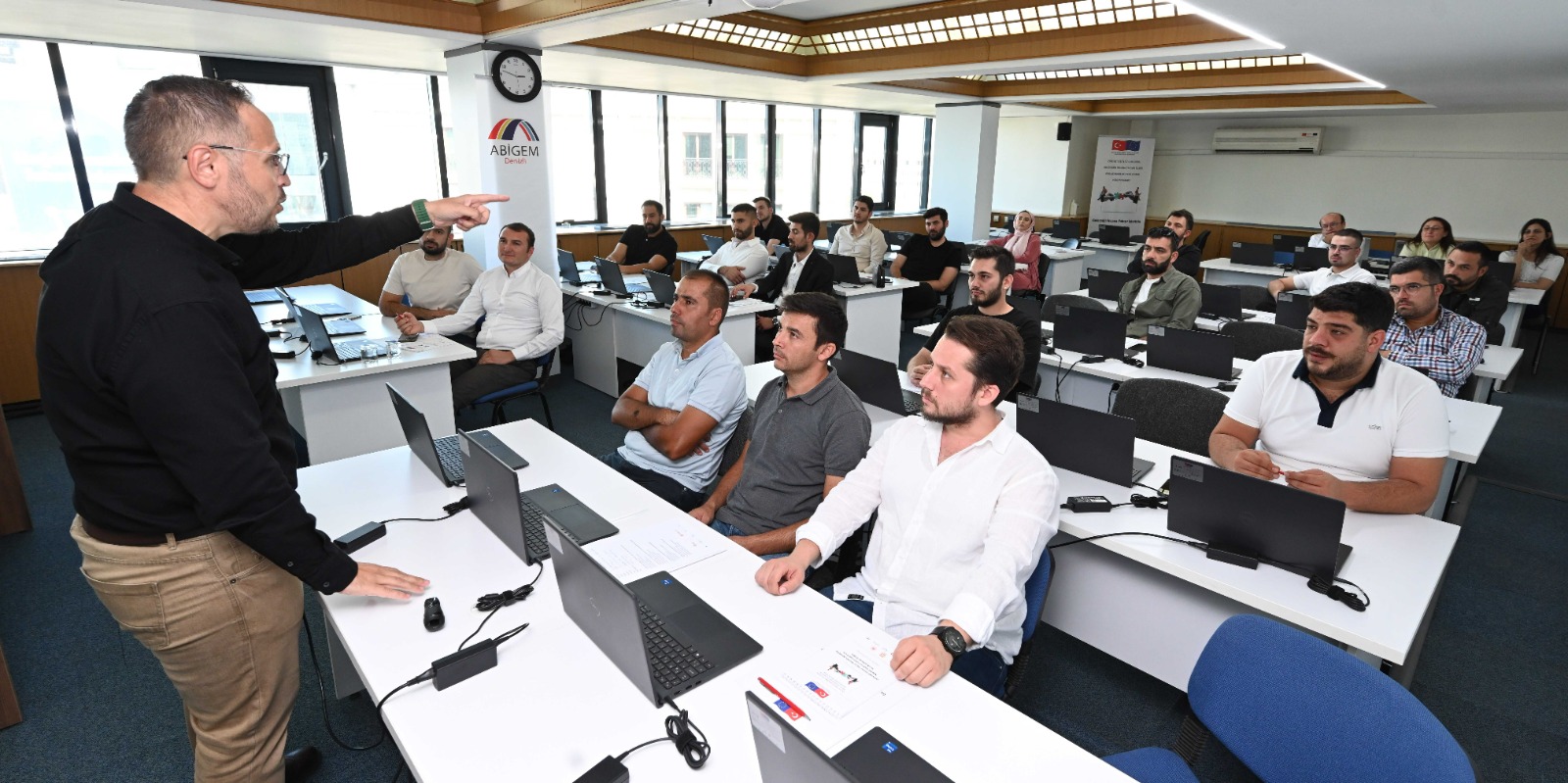 Geleceğin Meslekleri Semineri Denizli'de Yoğun Ilgi Gördü (4)