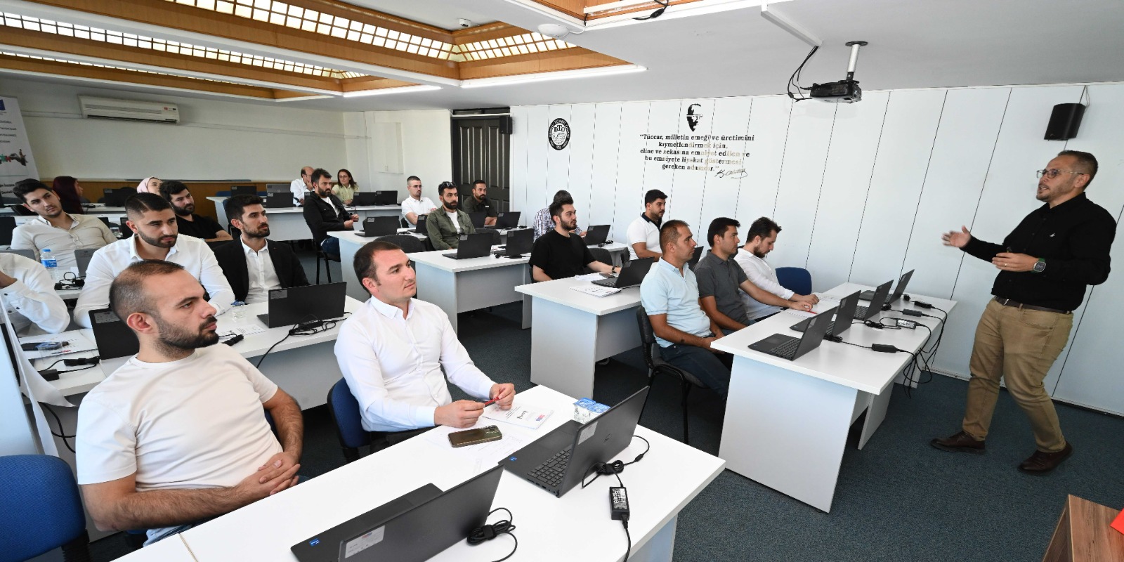 Geleceğin Meslekleri Semineri Denizli'de Yoğun Ilgi Gördü (5)