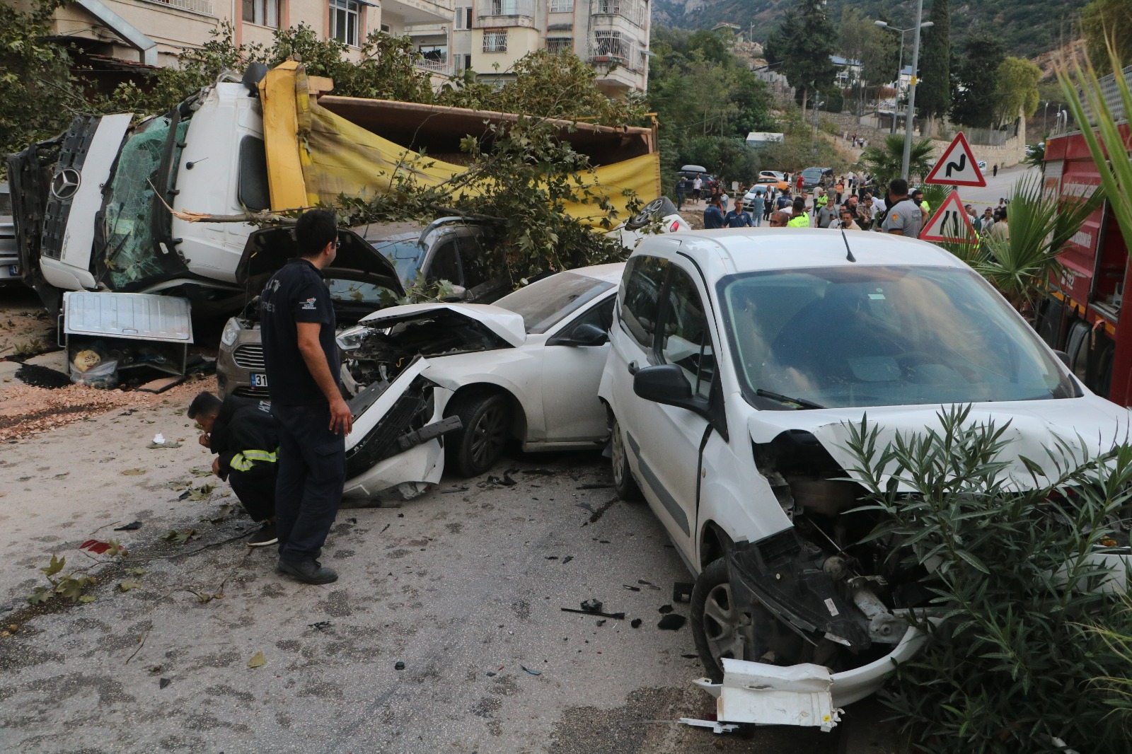 Hatay’da Hafriyat Kamyonu Dehşeti 7 Araç Biçildi, 4 Yaralı (3)