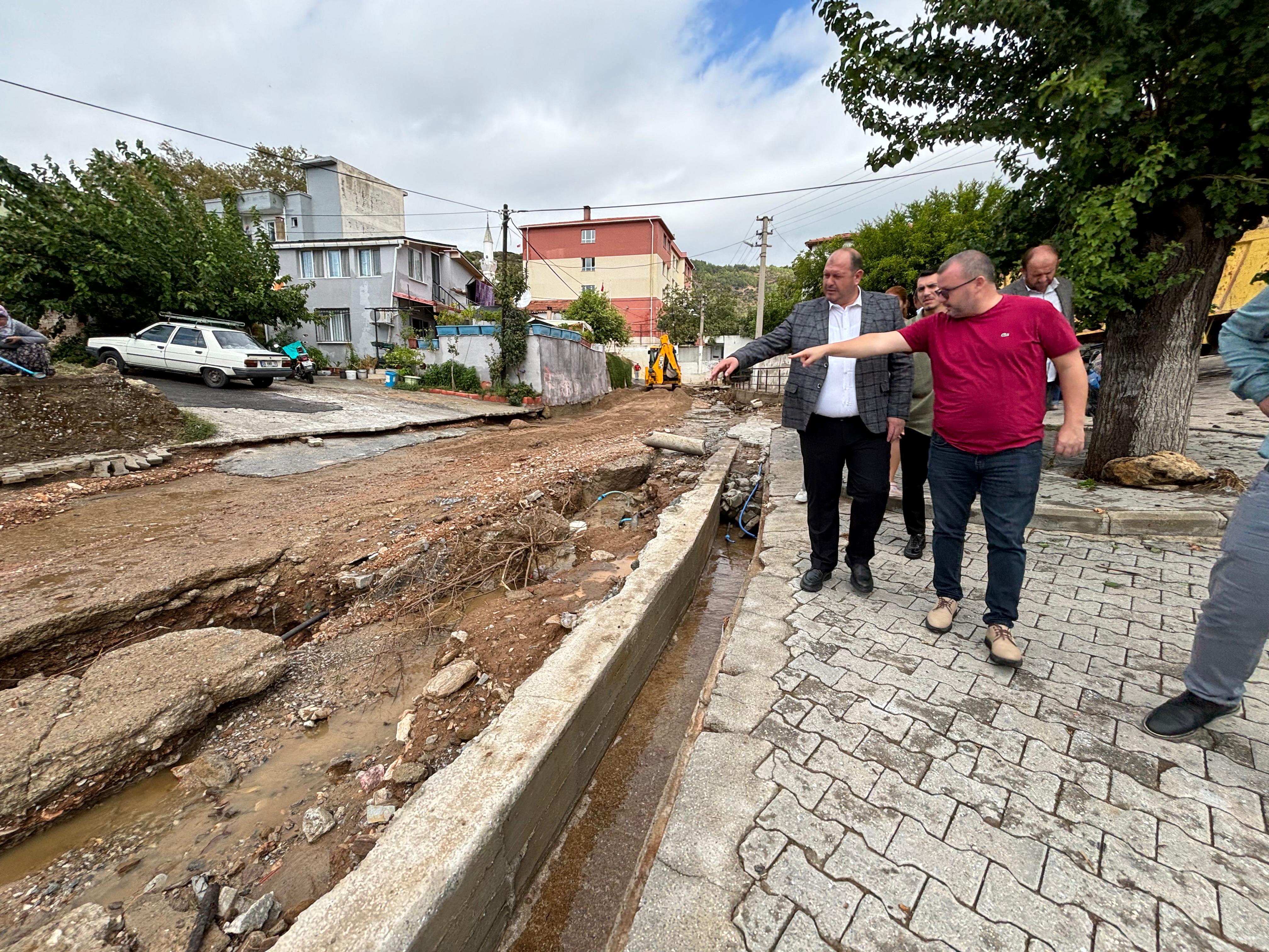 İlkay Çiçek Sel Felaketinden Etkilenen Mahalleleri Ziyaret Etti0