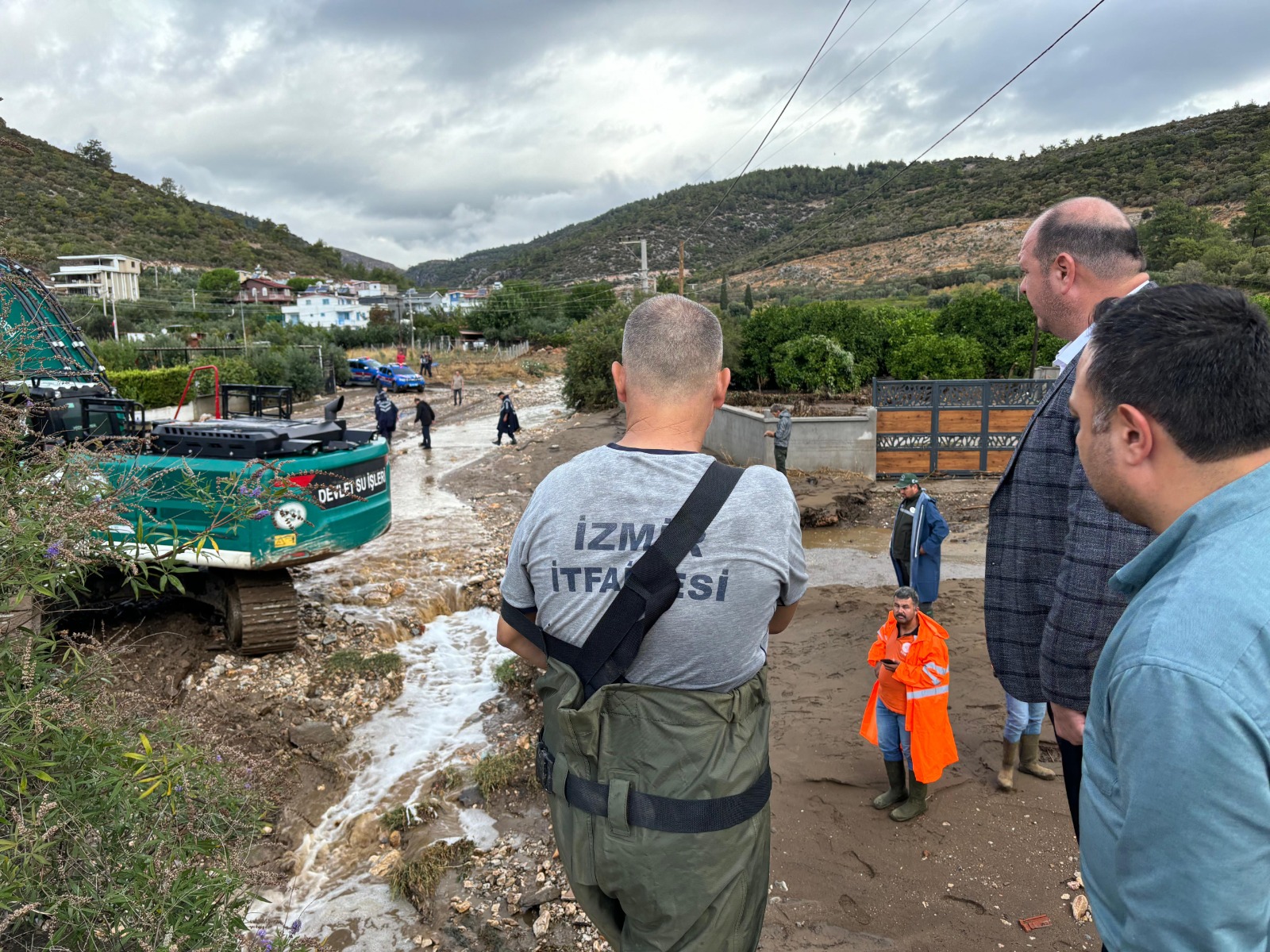 İlkay Çiçek Sel Felaketinden Etkilenen Mahalleleri Ziyaret Etti00