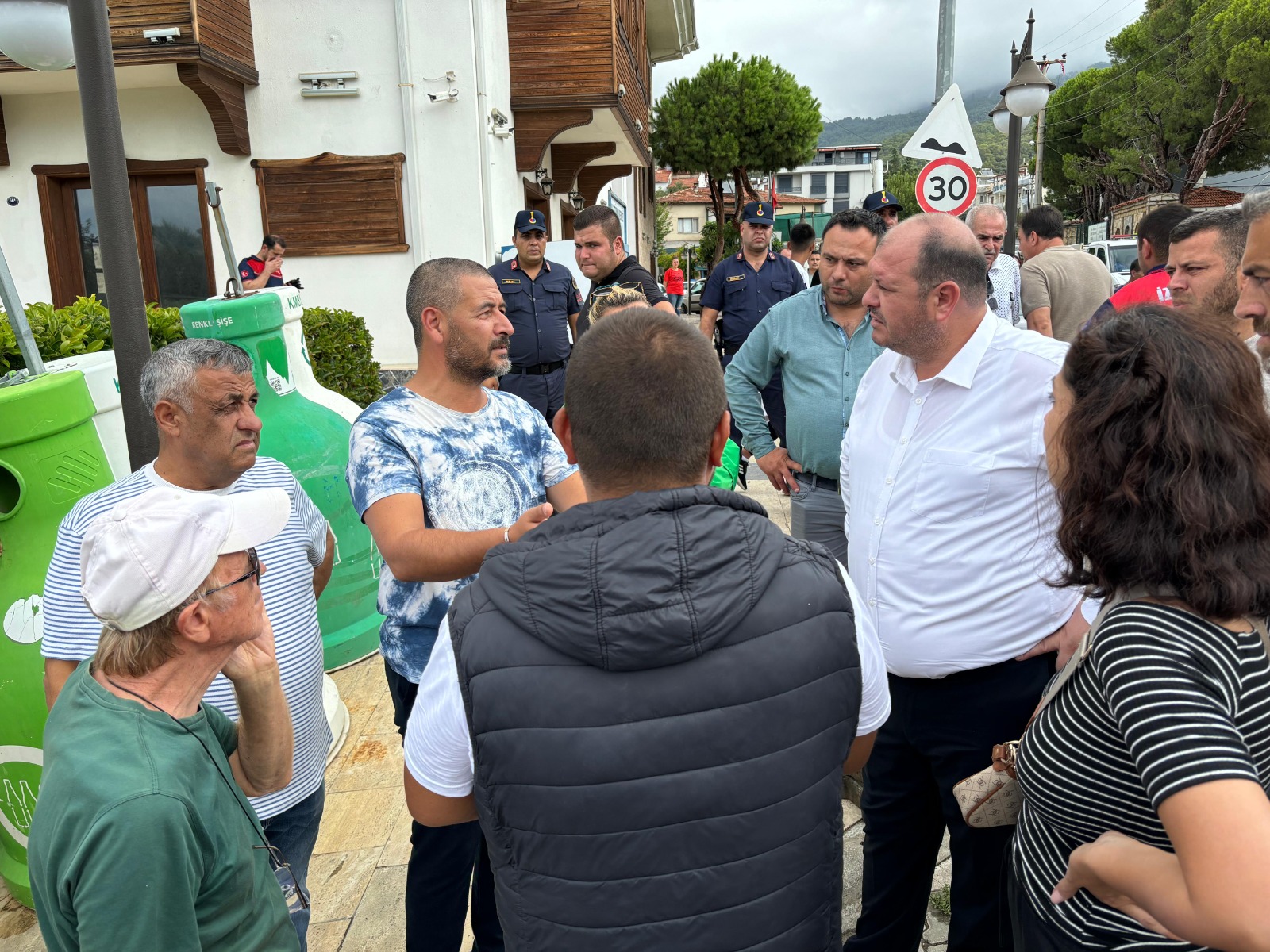 İlkay Çiçek Sel Felaketinden Etkilenen Mahalleleri Ziyaret Etti01