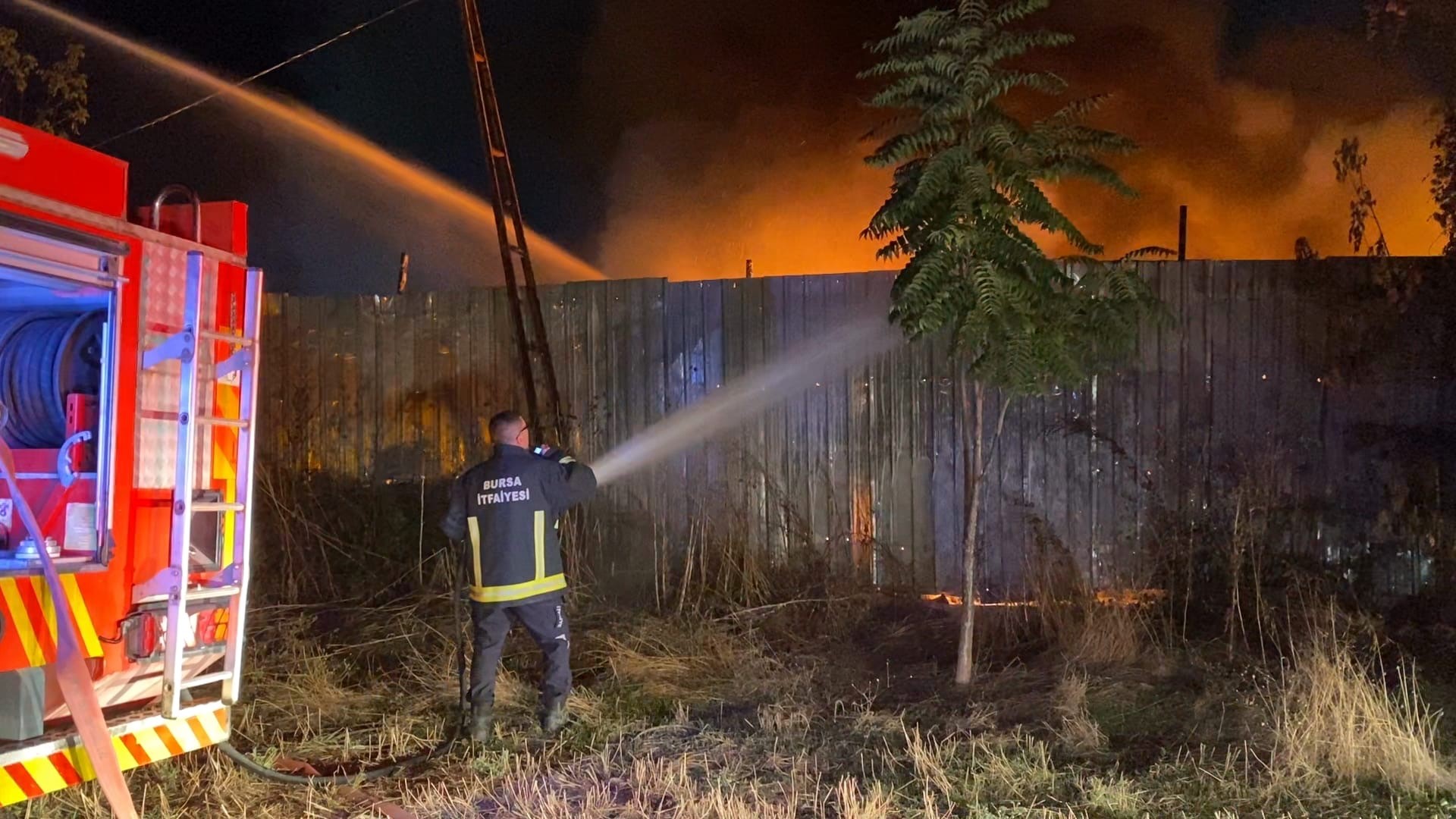 İnegöl’de Geri Dönüşüm Tesisinde Korkutan Yangın