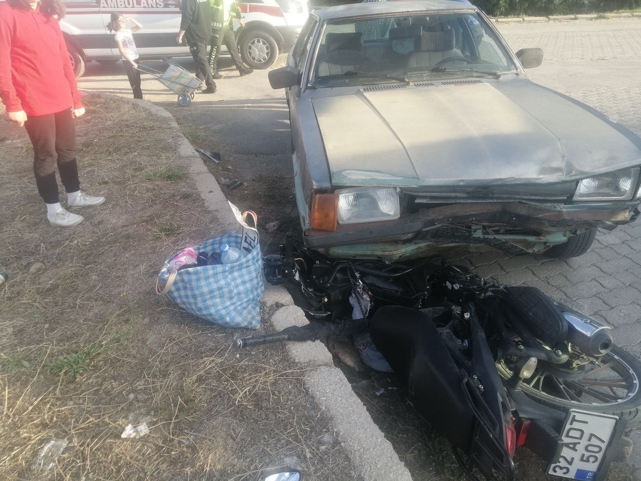 Isparta Yalvaç’ta Feci Kaza Motosiklet Sürücüsü Ağır Yaralandı (4)