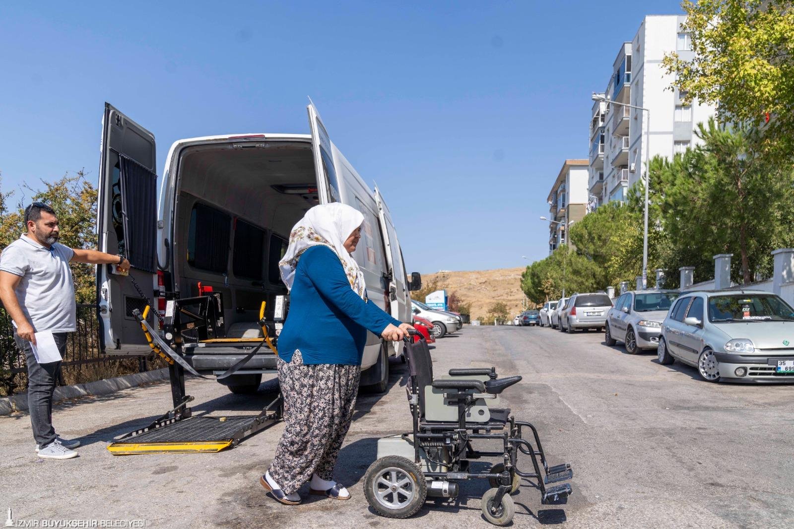 İzmir Büyükşehir Belediyesi’nden Engelleri Aşan Hizmet