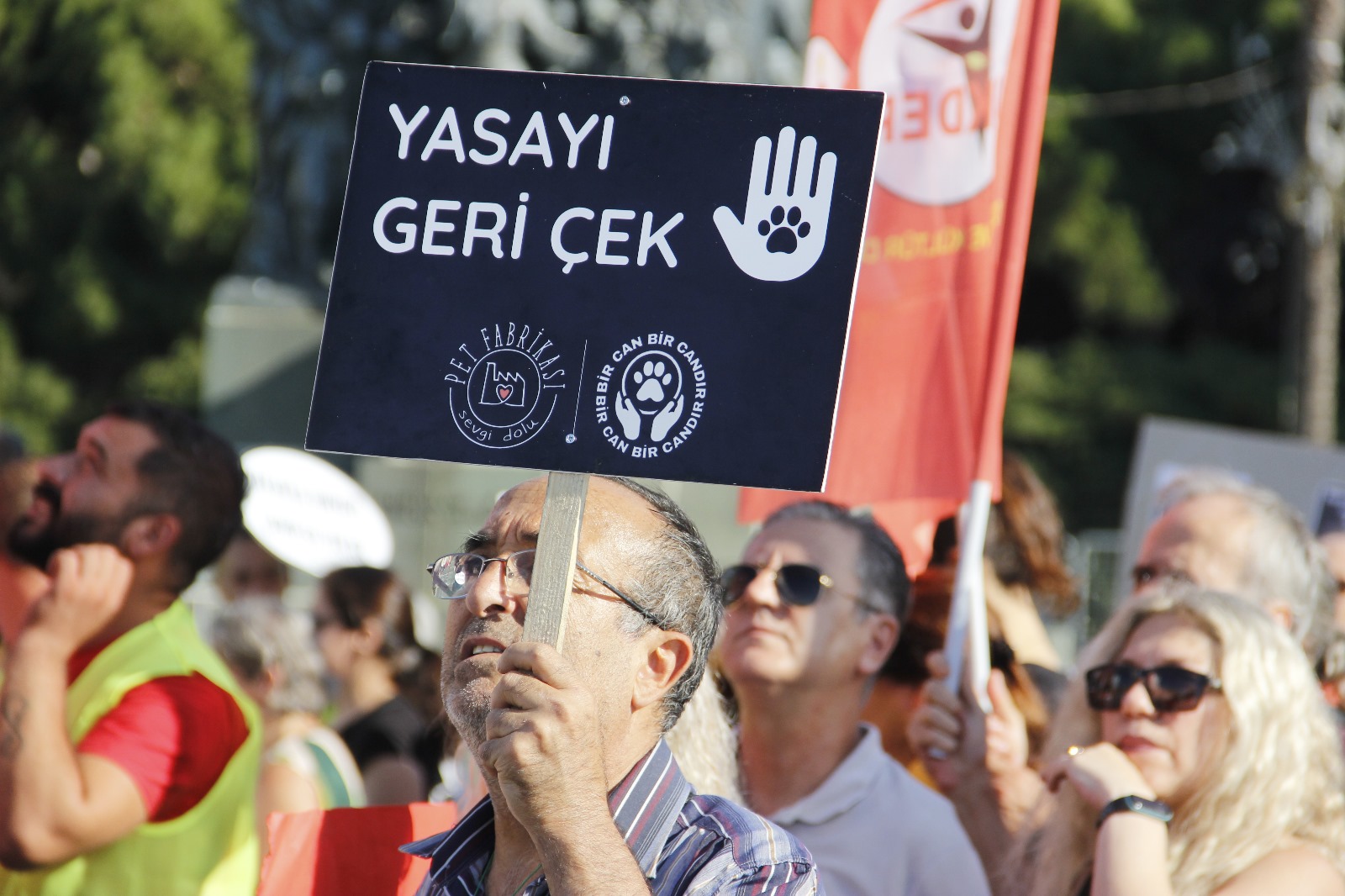 İzmir Yaşam Hakkı Savunucuları, Can Dostları Için Tek Yumruk Oldu (2)