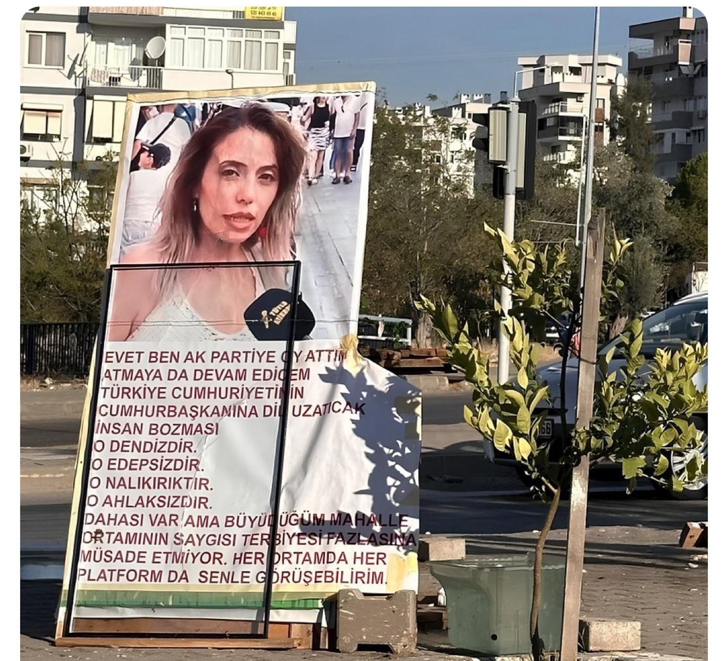 İzmir'de Dilruba'ya Hakaret Içeren Pankart Asıldı!