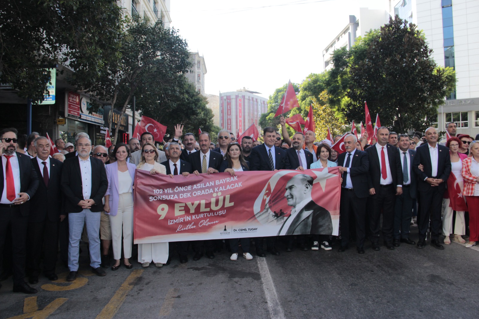 İzmir'in 102. Yaş Günü Coşkuyla Kutlanıyor2