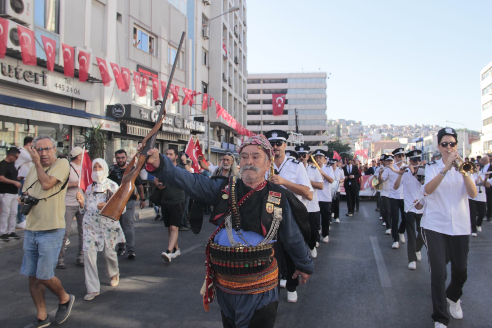 İzmir'in 102. Yaş Günü Coşkuyla Kutlanıyor5