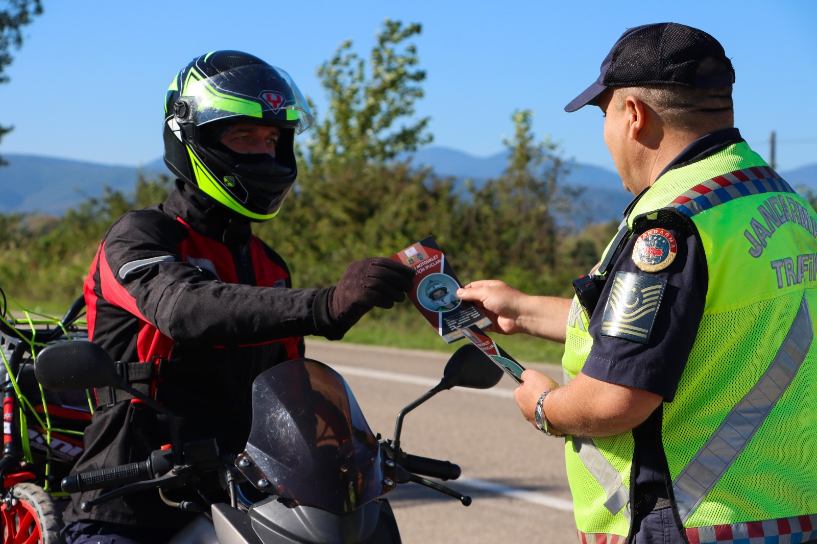 Jandarma Ekiplerinden Motosiklet Sürücülerine Bilgilendirme (4)