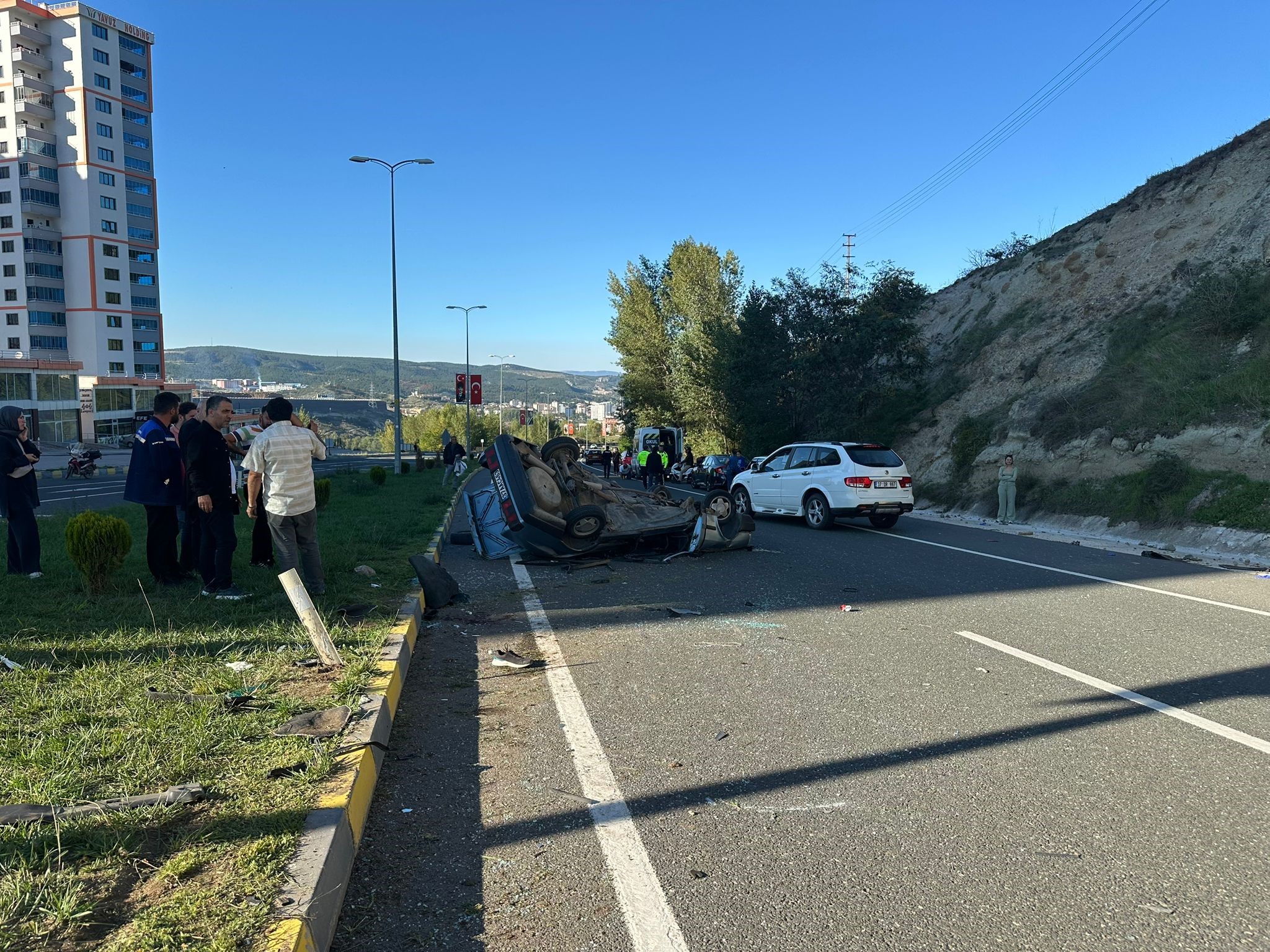 Kastamonu'da Feci Kaza Tofaş Otomobil Hurdaya Döndü, 3 Yaralı (3)