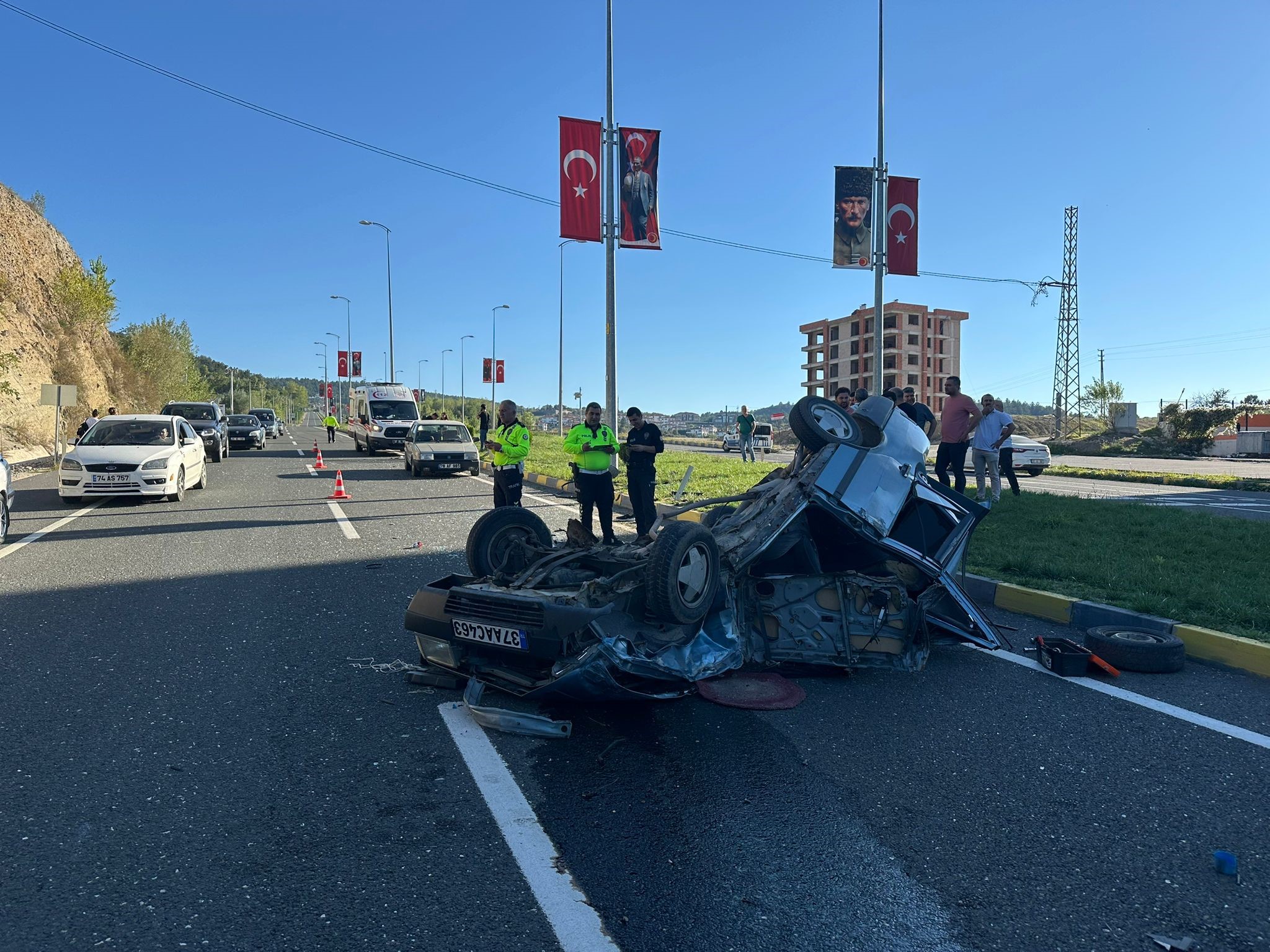 Kastamonu'da Feci Kaza Tofaş Otomobil Hurdaya Döndü, 3 Yaralı (4)