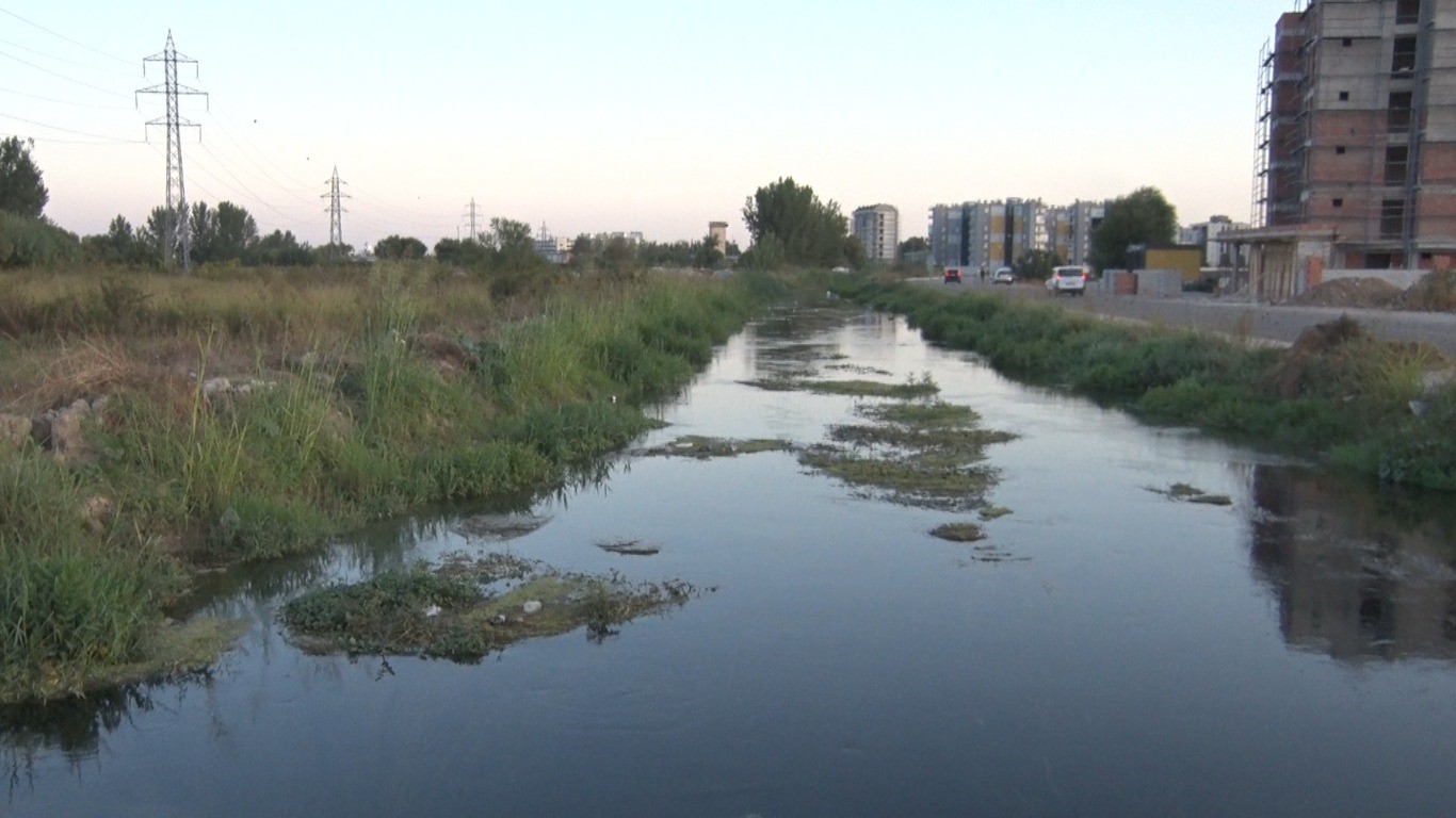 Kepez'de Kanal Kenarında Kimliği Belirsiz Ceset Bulundu (3)