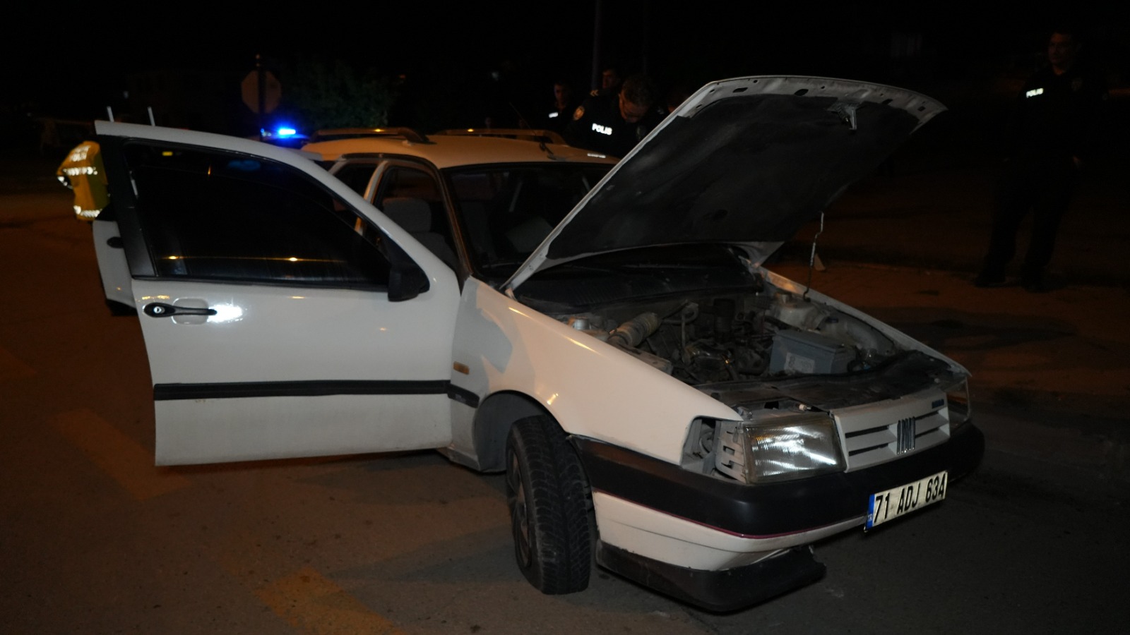 Kırıkkale’de Alkollü Sürücü Orta Refüje Çarptı 2 Yaralı (7)