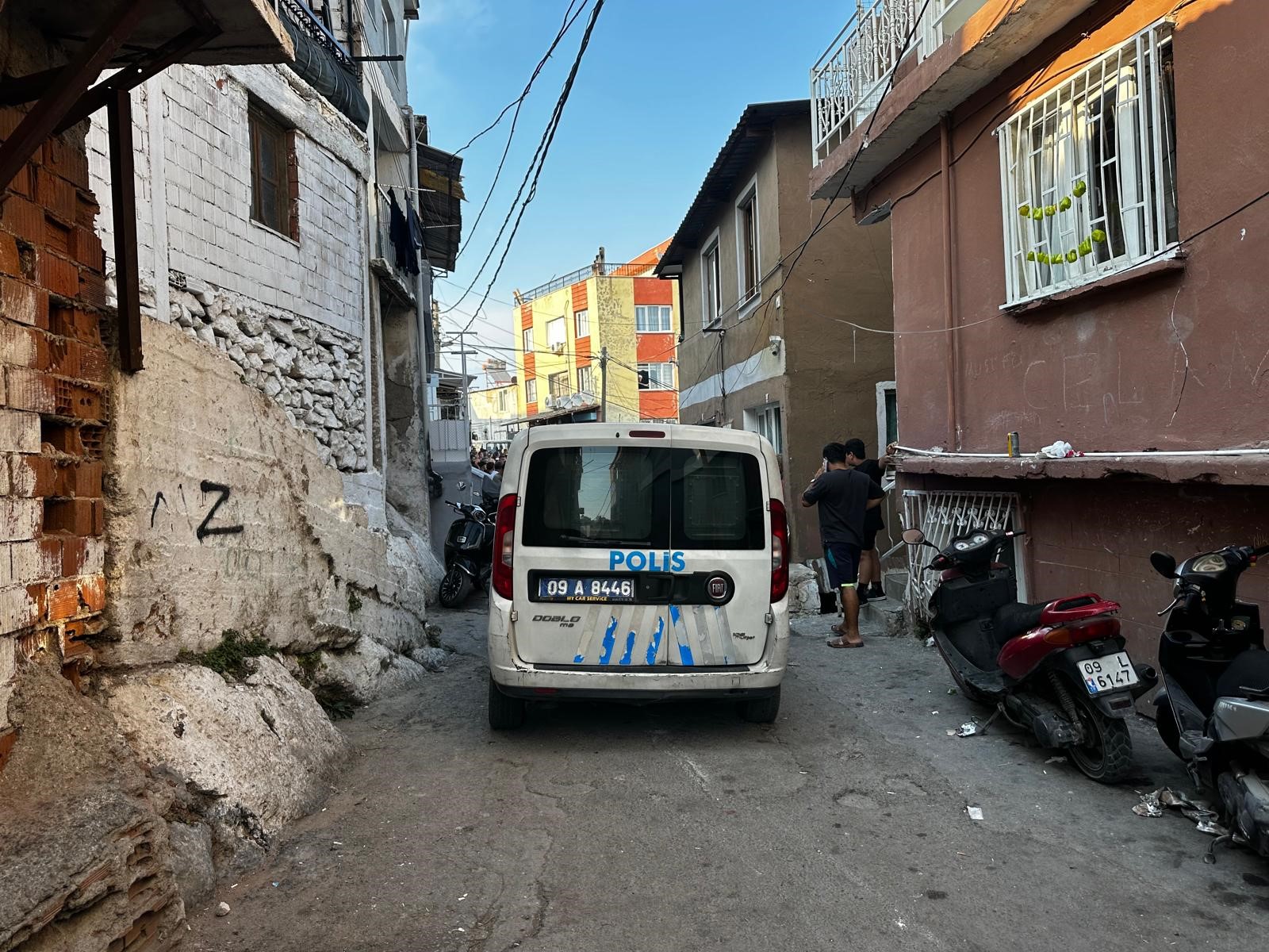 Kuşadası'nda Kadın Cinayeti Eşini Vuran Zanlı Kaçtı