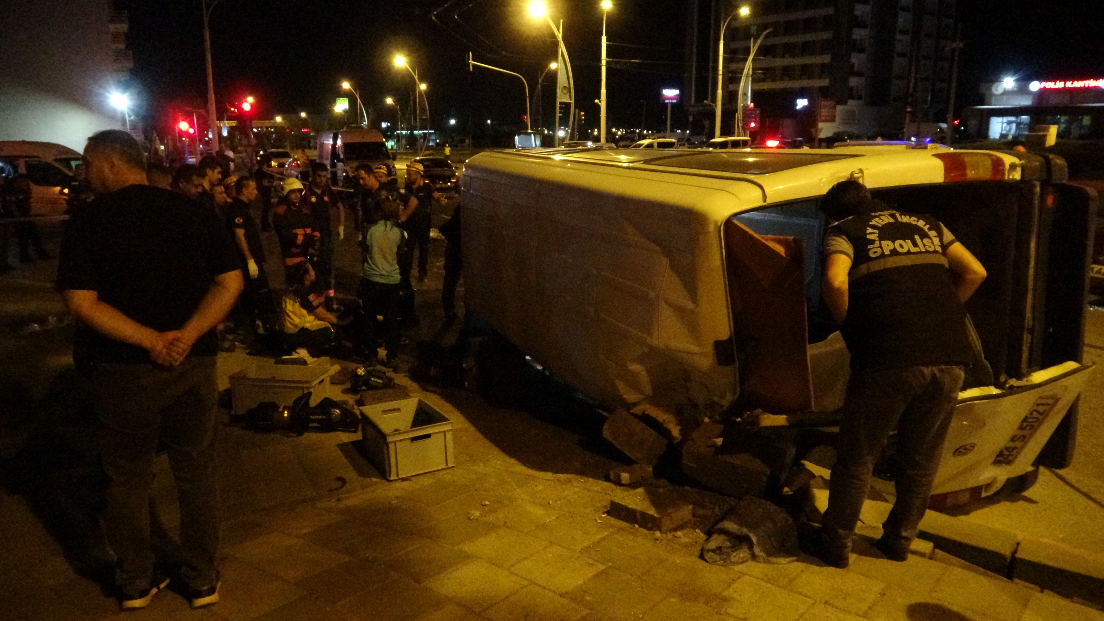 Malatya’da Işçi Servisi Otomobille Çarpıştı 1 Ölü, 13 Yaralı