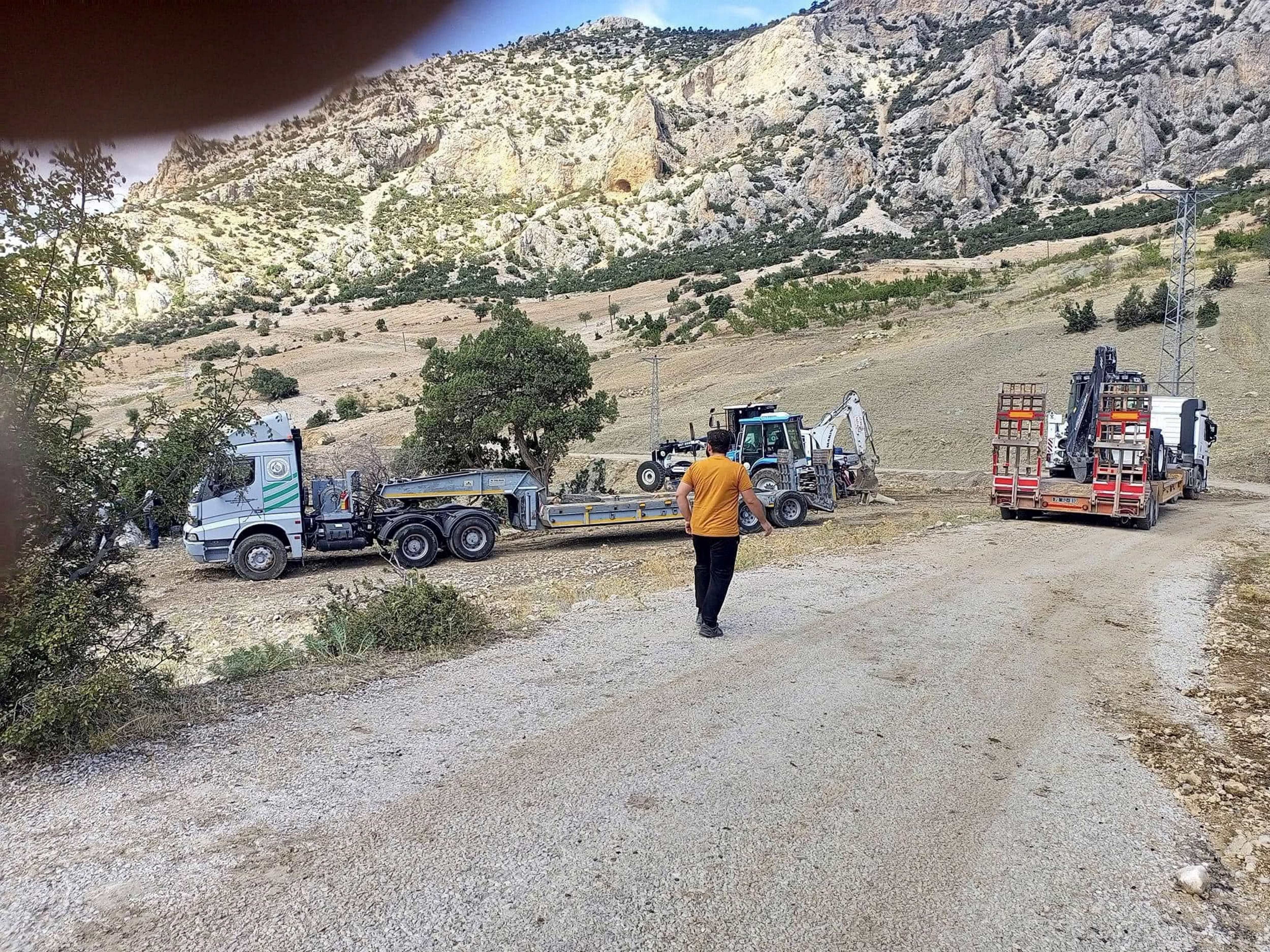 Mersin'de Sel Ve Heyelan Sonrası Kapanan Yol Ekipler Tarafından Yeniden Açıldı (4)