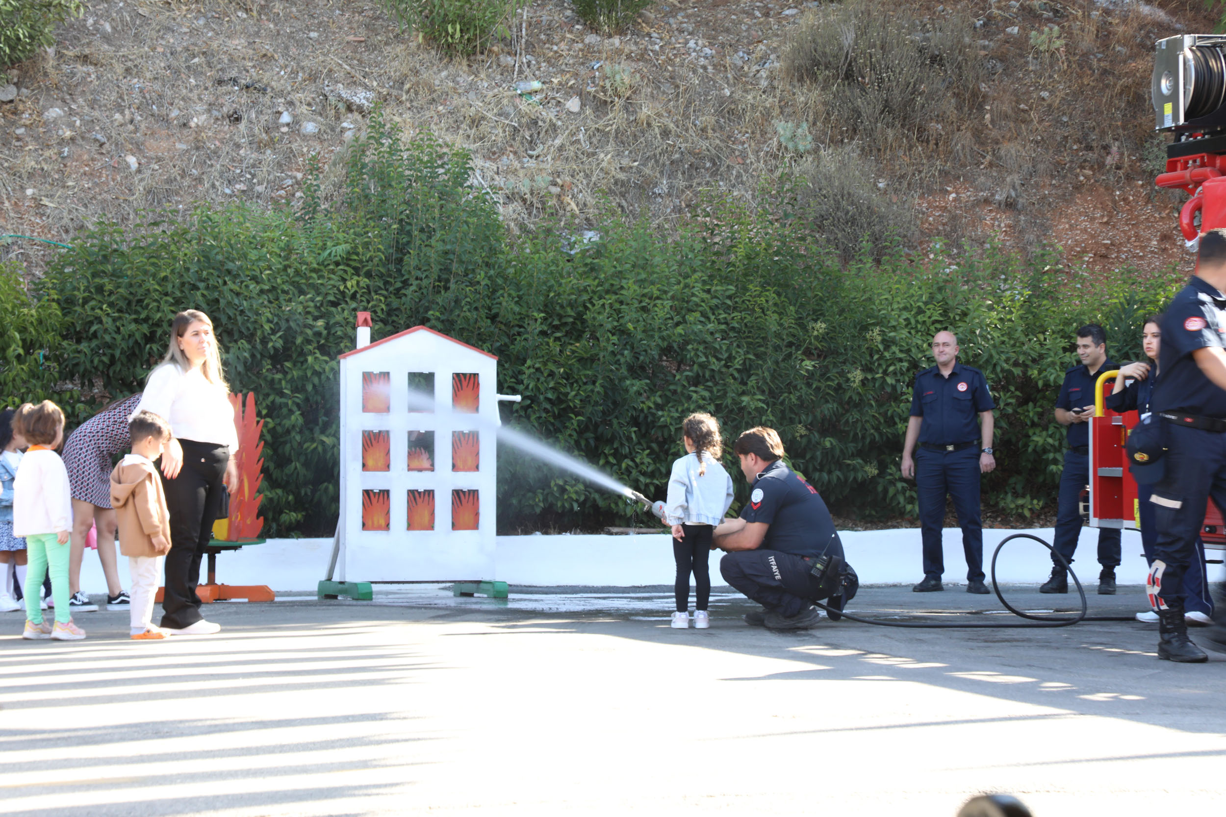 Muğla Büyükşehir Belediyesi'nden Miniklere Eğlenceli Yangın Eğitimi (3)