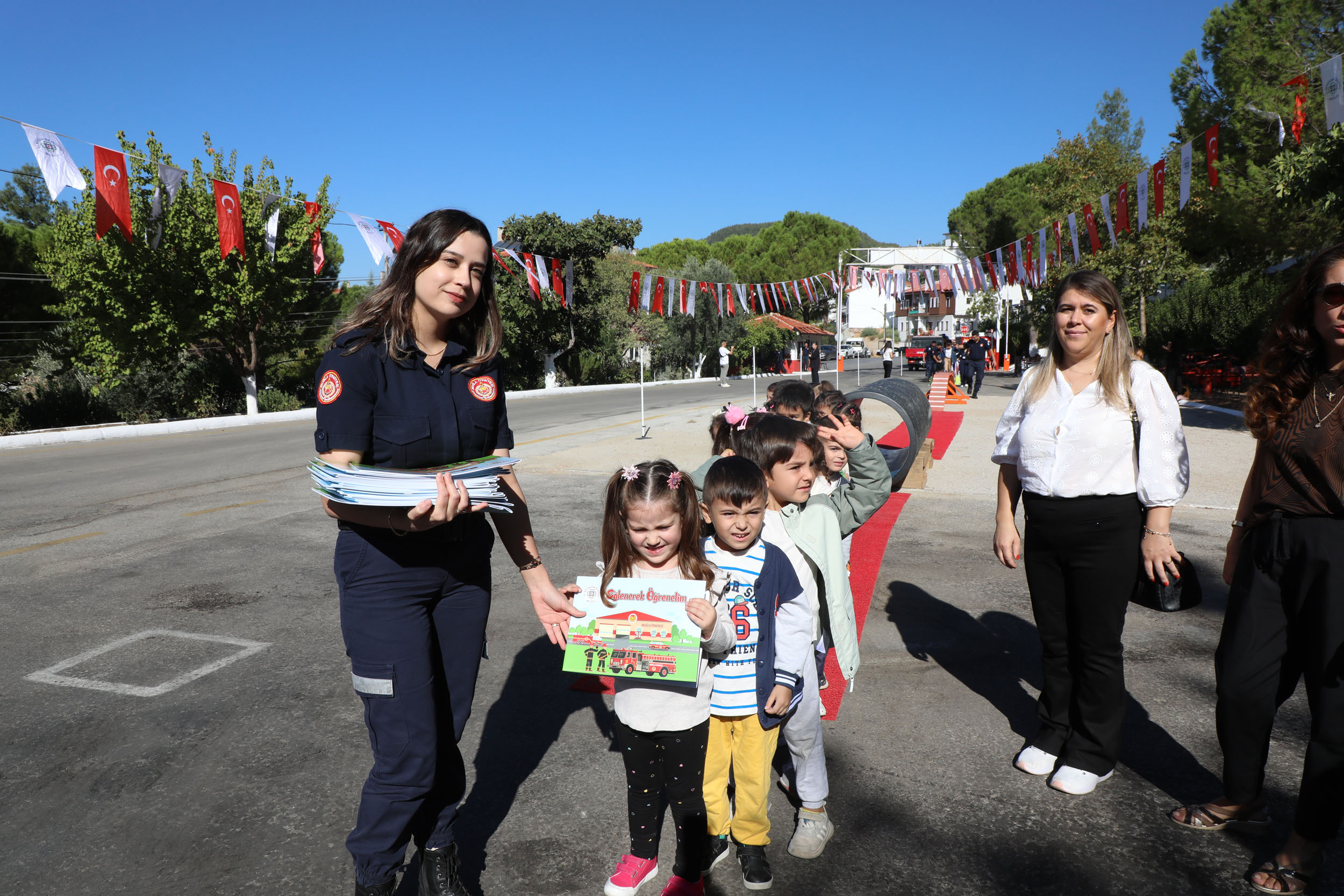 Muğla Büyükşehir Belediyesi'nden Miniklere Eğlenceli Yangın Eğitimi (4)