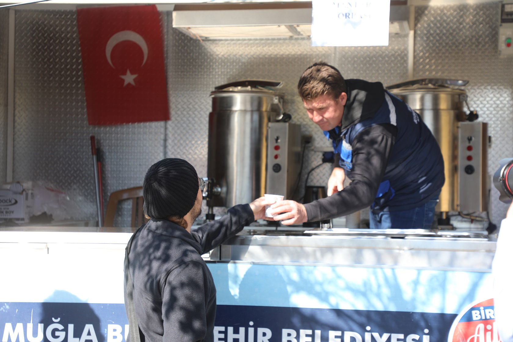 Muğla Büyükşehir Belediyesi'nden Üniversite Öğrencilerine Sıcak Çorba Hizmeti (3)