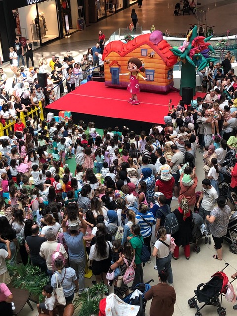 Niloya Ve Arkadaşları İzmir’de Eğlence Dolu Anlar Yaşatacak!