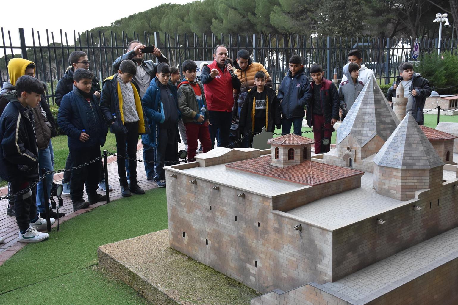 Şehzadeler Belediyesi’nden Tarih Dolu Eğitim Gezisi (1)