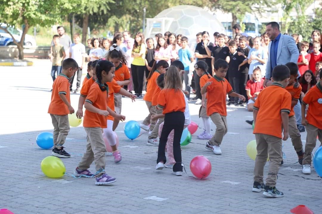 Selendi'de İlköğretim Haftası Törenlerle Kutlandı