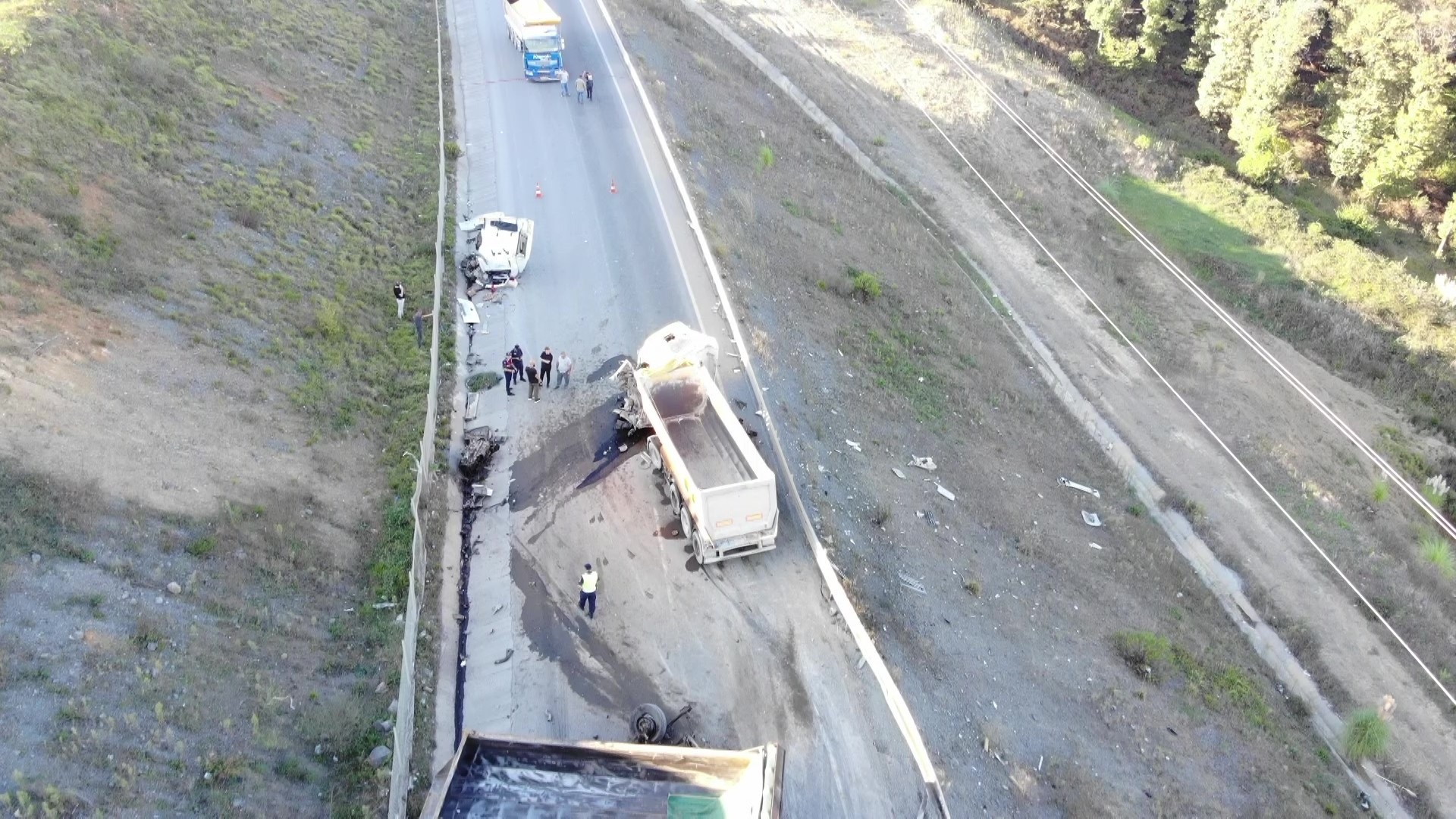 Şile’de Iki Hafriyat Kamyonu Kafa Kafaya Çarpıştı 1 Ölü2