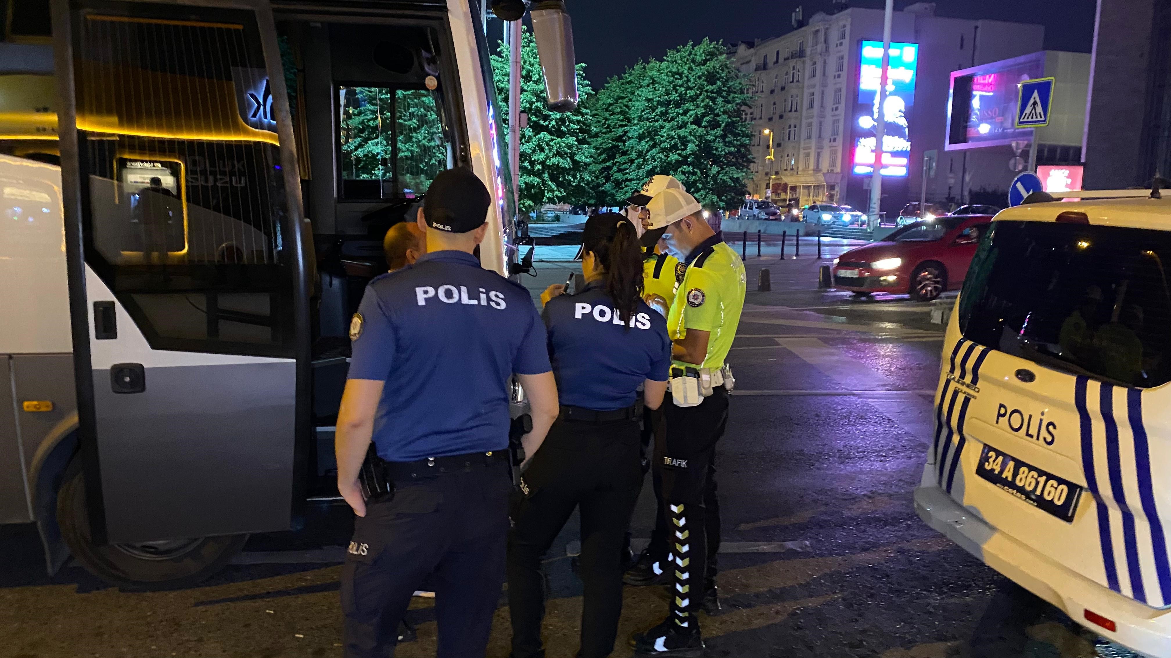 Taksim Meydanı'nda Gbt Ve Araç Kontrolü (1)