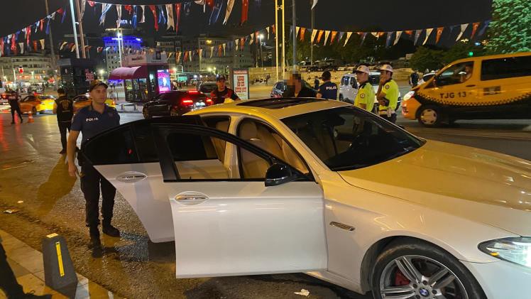 Taksim Meydanı'nda Gbt Ve Araç Kontrolü (3)