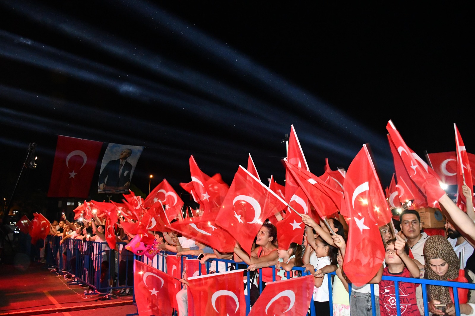 Torbalı'da Kurtuluş Yılı Coşkusu Fettah Can Ile Taçlandı (4)